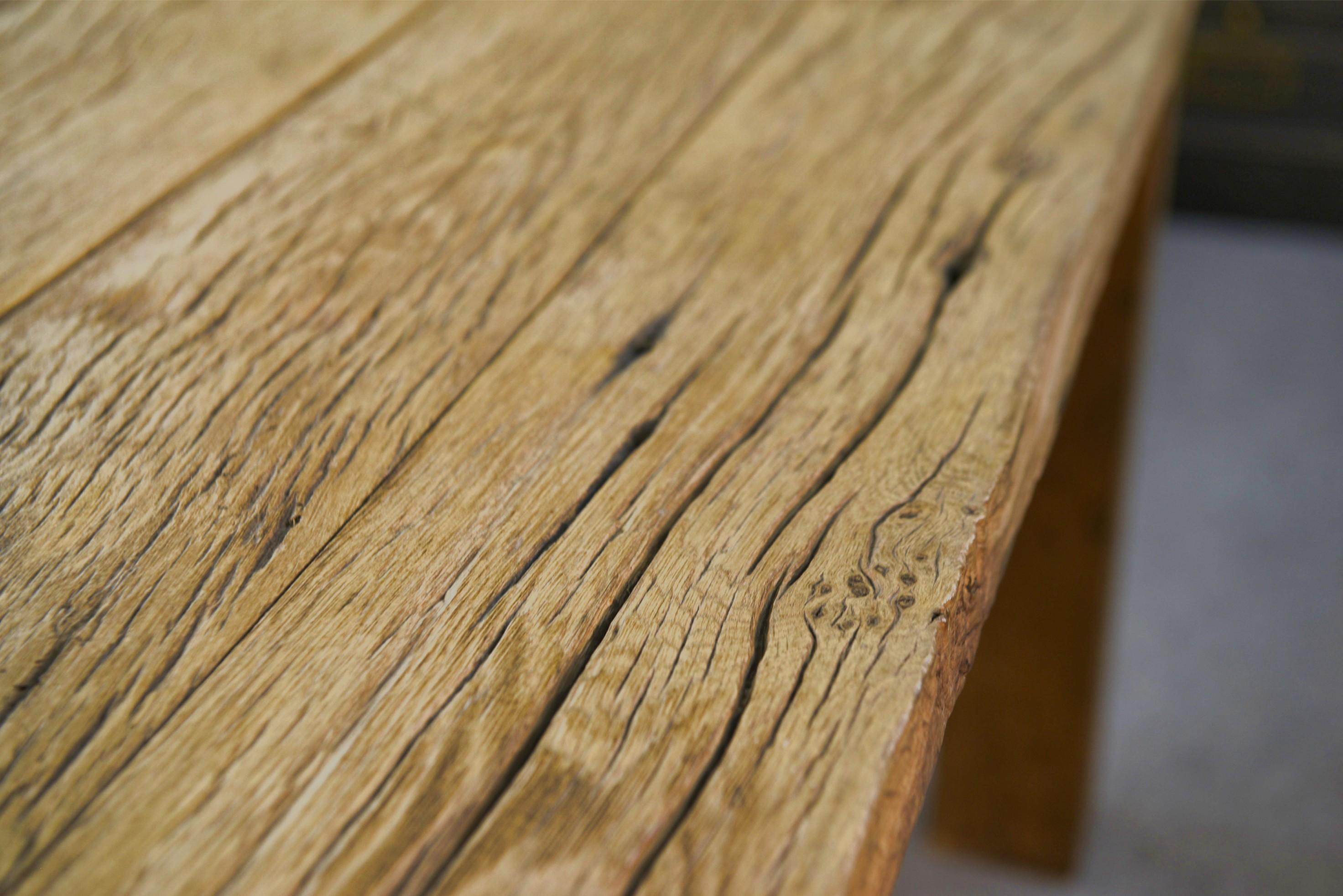 Table en chêne massif finition brossé In Good Condition For Sale In TOURCOING, FR