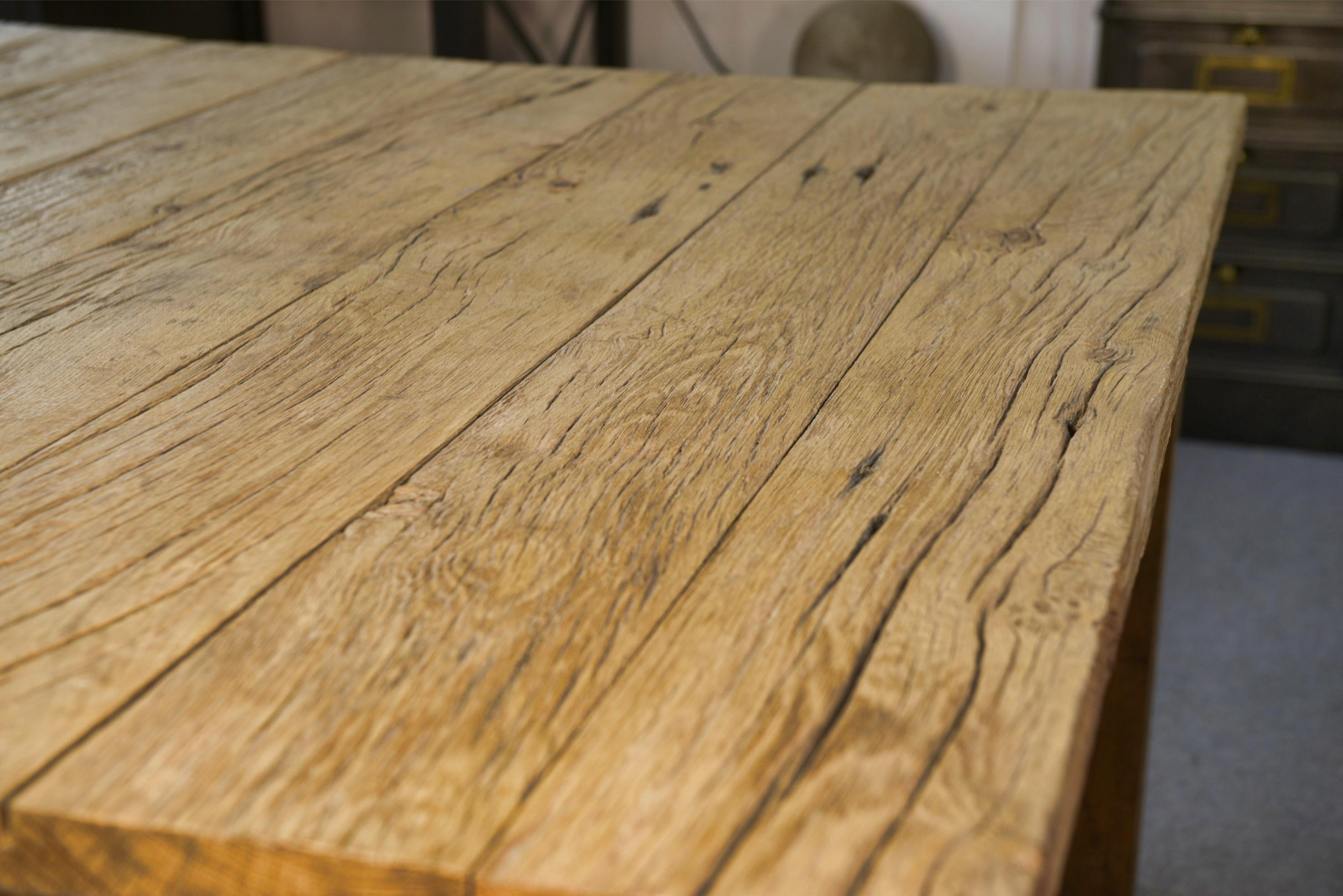 Oak Table en chêne massif finition brossé For Sale