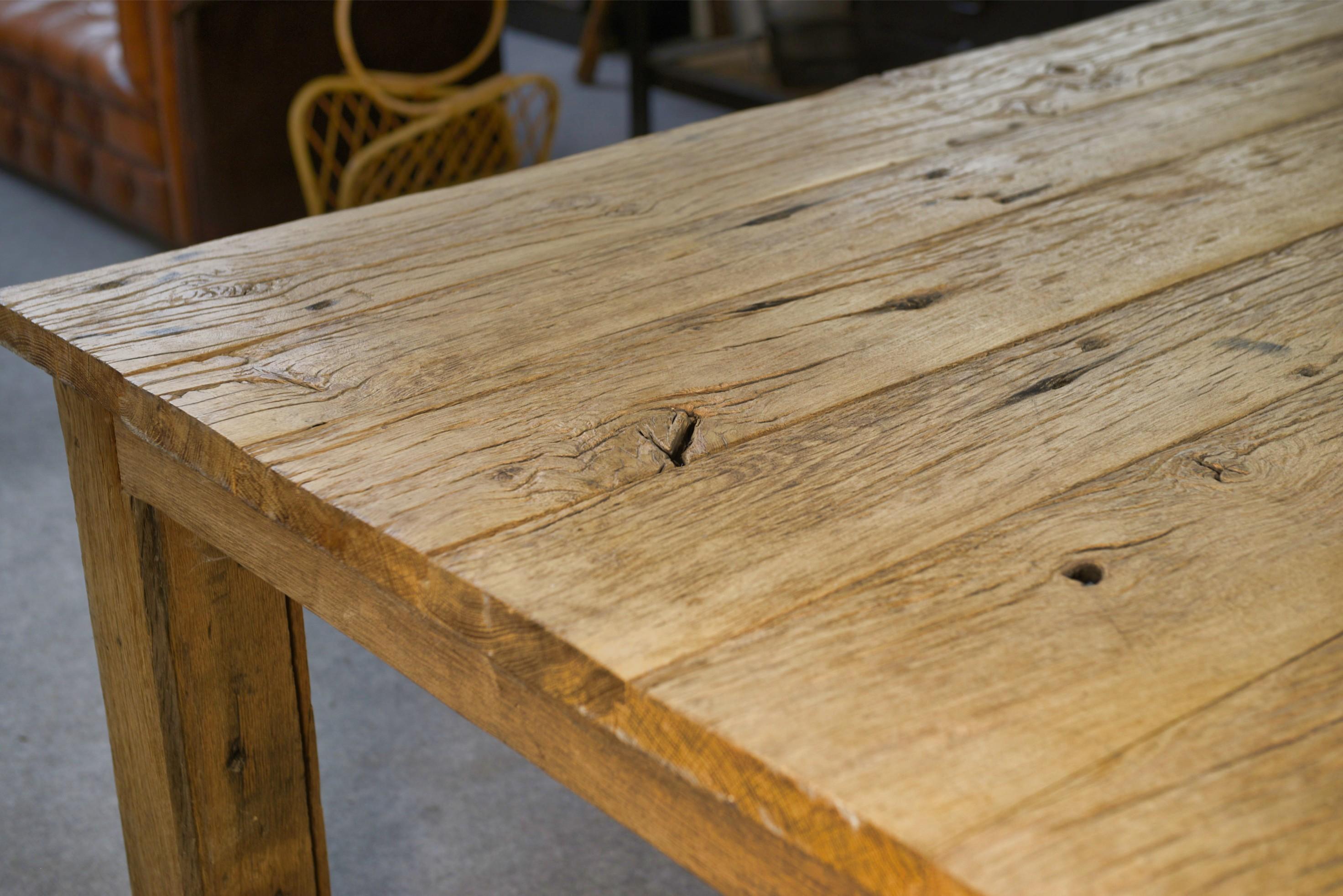 Table en chêne massif finition brossé For Sale 2