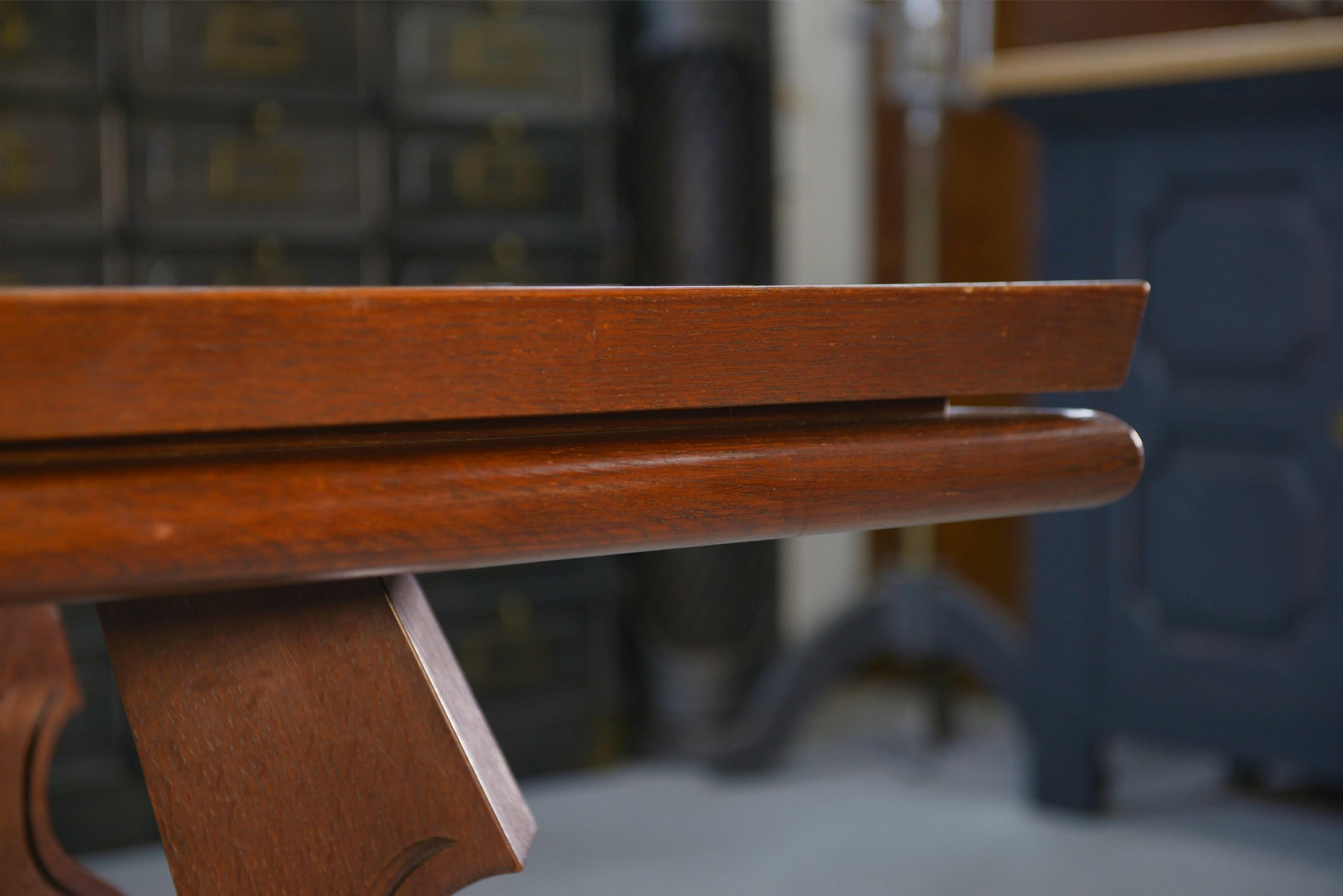 Table en chêne rustique avec incrustations de céramiques style Joseph Savina en vente 7