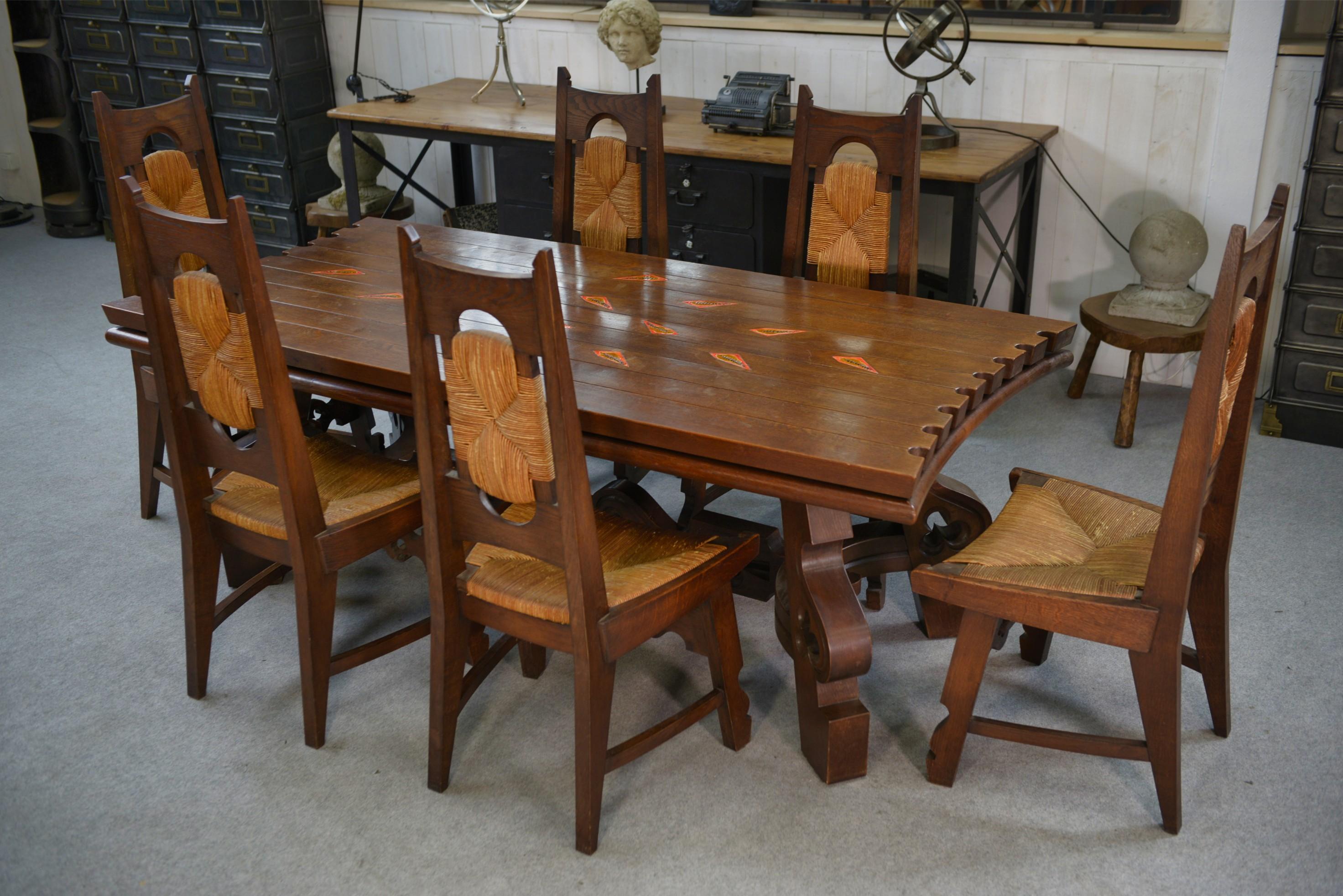 Table en chêne rustique avec incrustations de céramiques style Joseph Savina en vente 2