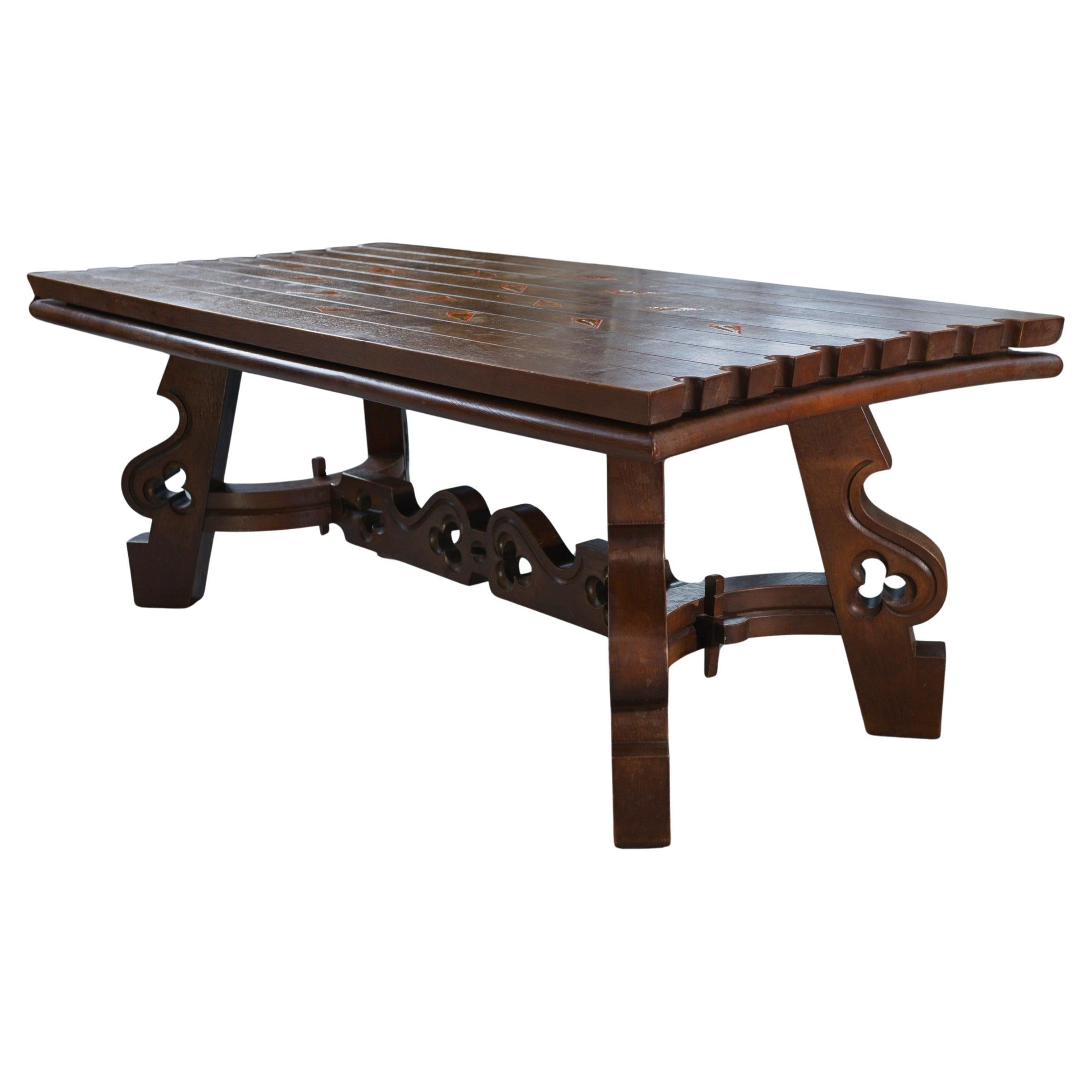 Table en chêne rustique avec incrustations de céramiques style Joseph Savina en vente
