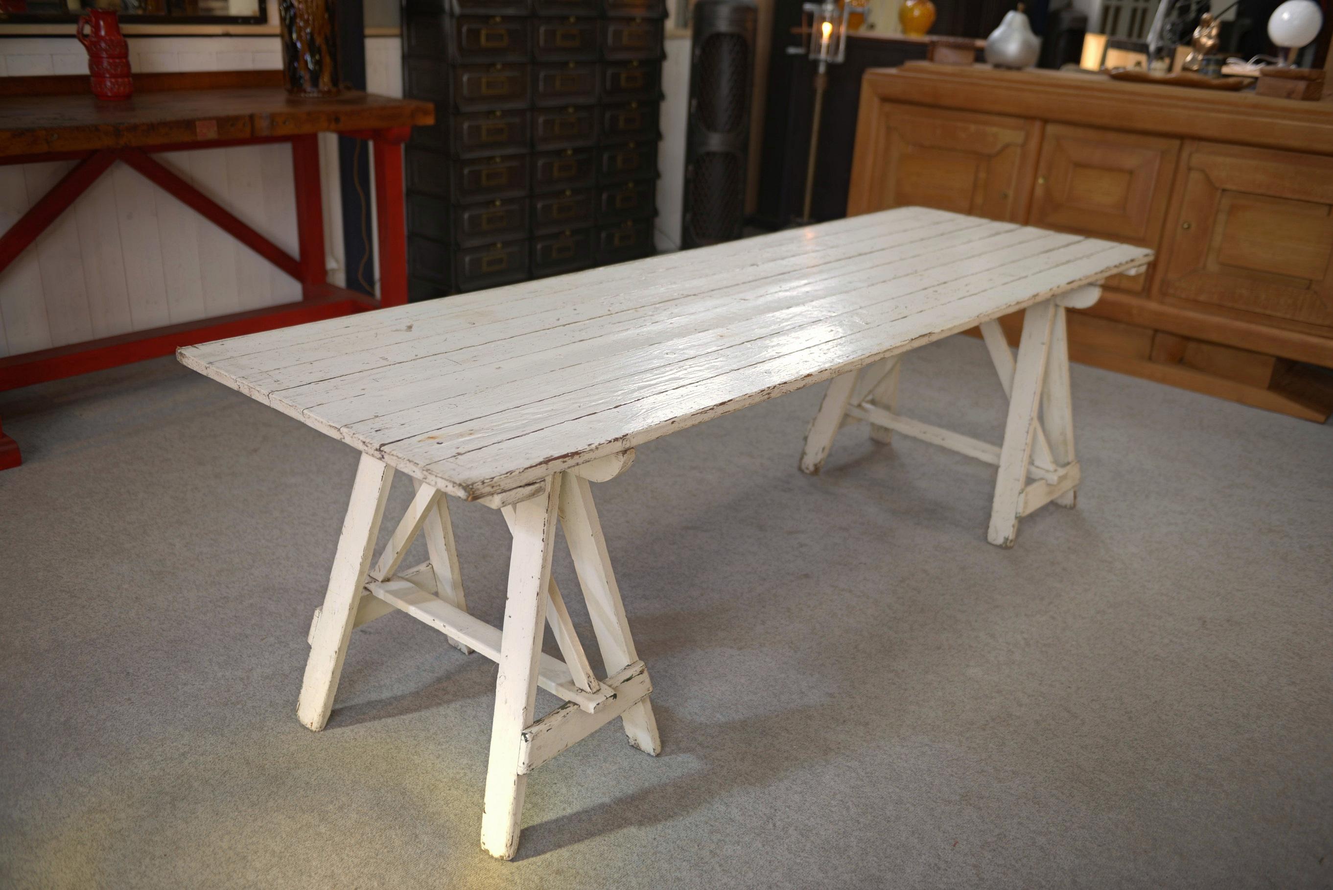 Table en pin patine blanche Años 50 en venta 3