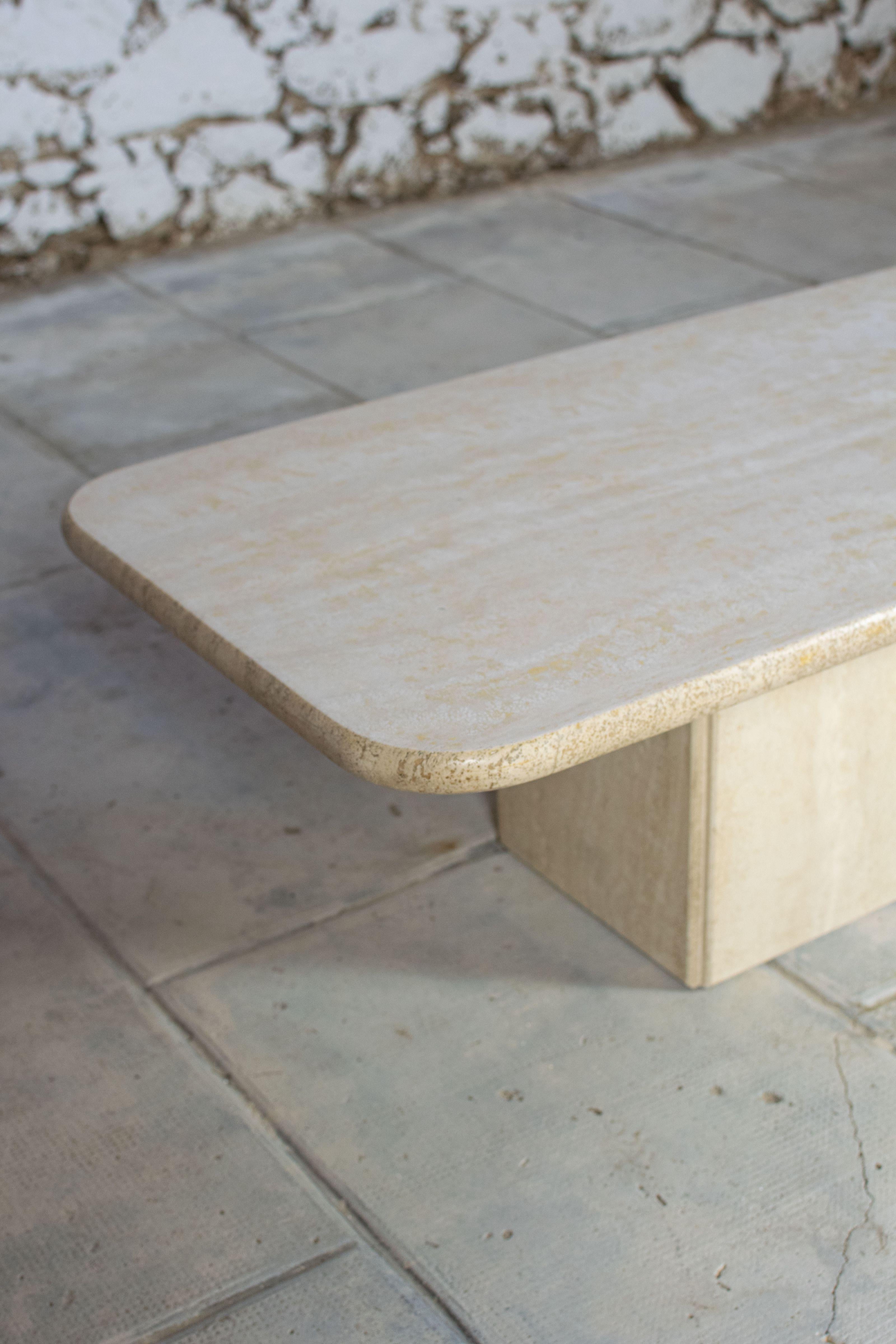 Travertine Table en travertin italien, 1980