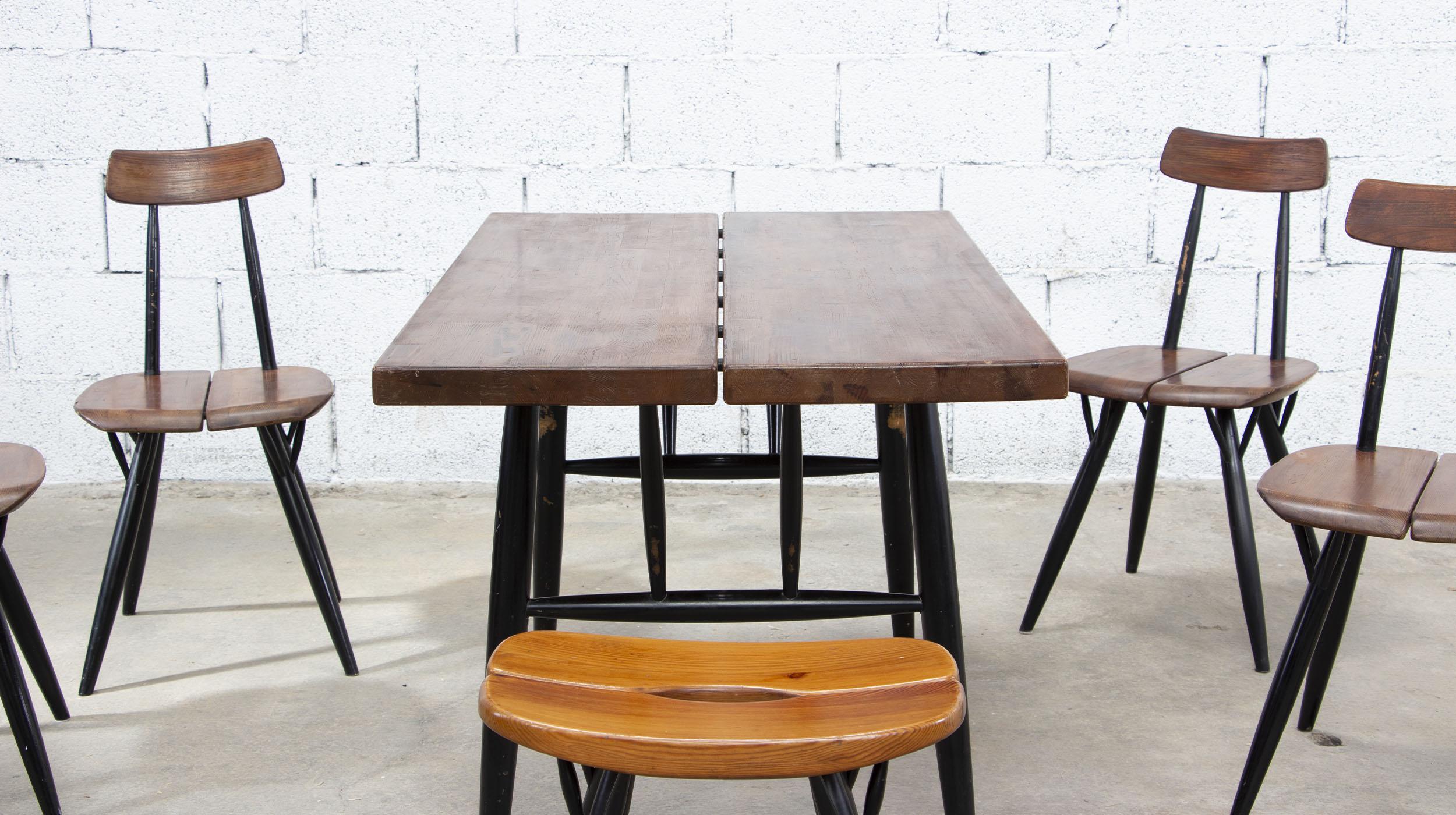 Table et chaises d’Ilmari Tapiovaara “Pirkka” pour Laukaan Puu In Good Condition In LYON, FR