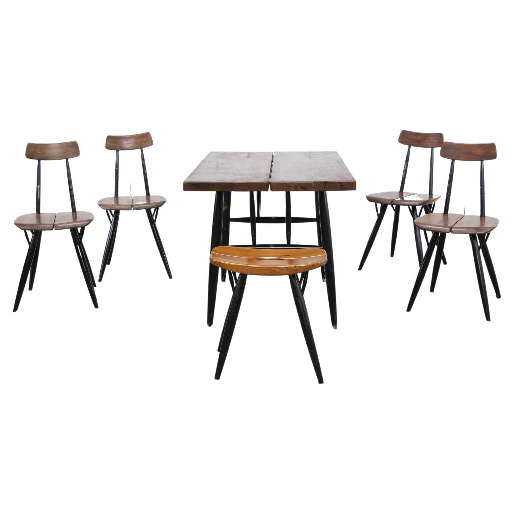 Table et chaises d’Ilmari Tapiovaara “Pirkka” pour Laukaan Puu