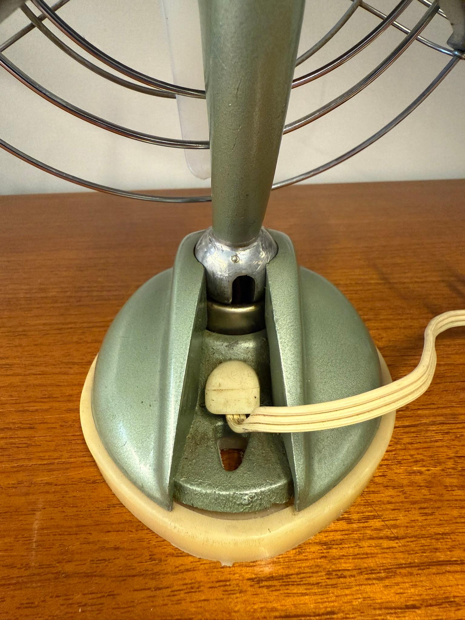 XX secolo Ventilatore da tavolo Ercolle Marelli, Mod. I 202, Made in Italy 1951 in vendita