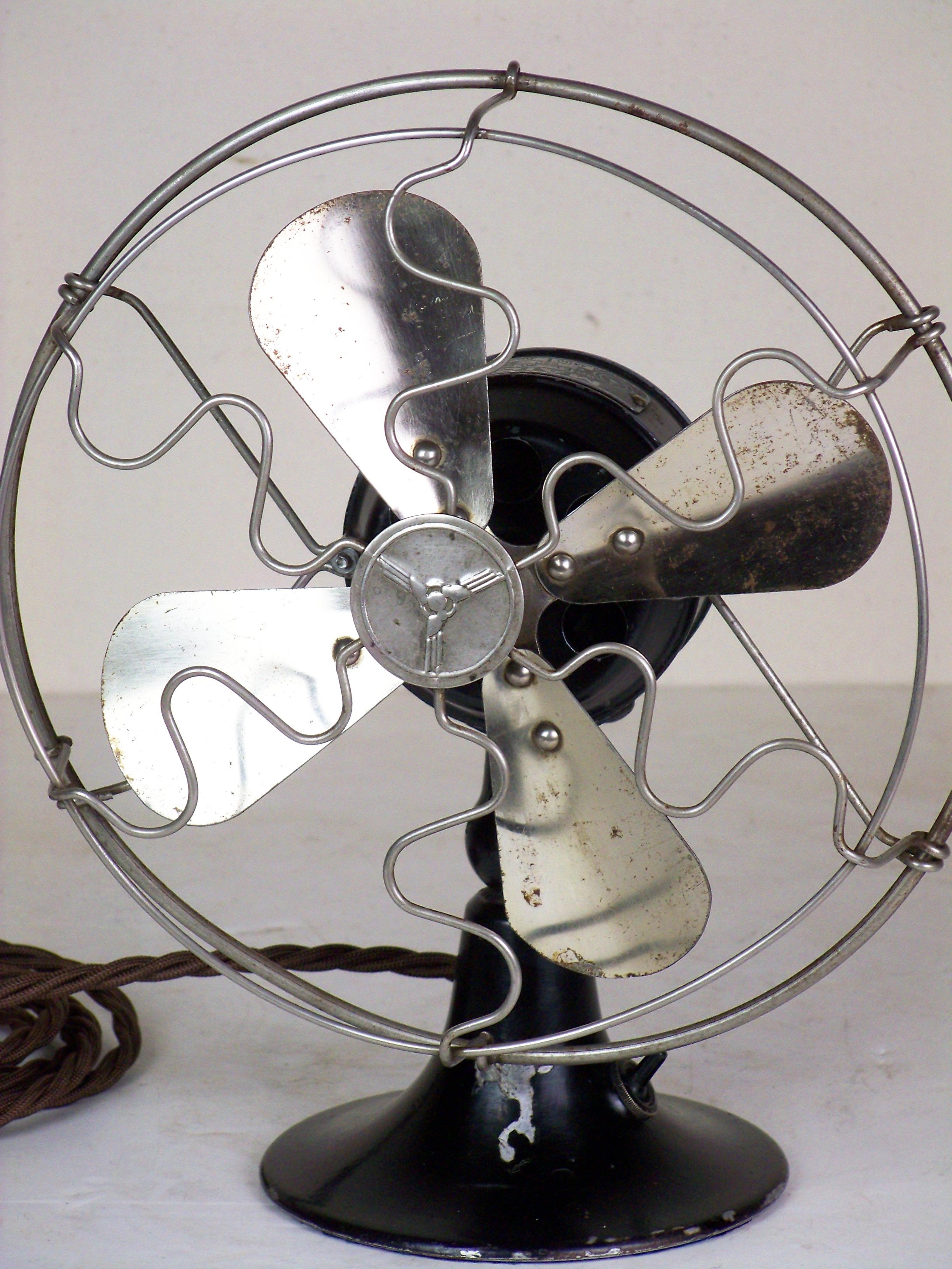 Mid-Century Modern Table fan MAICO, 220V - 1940s For Sale