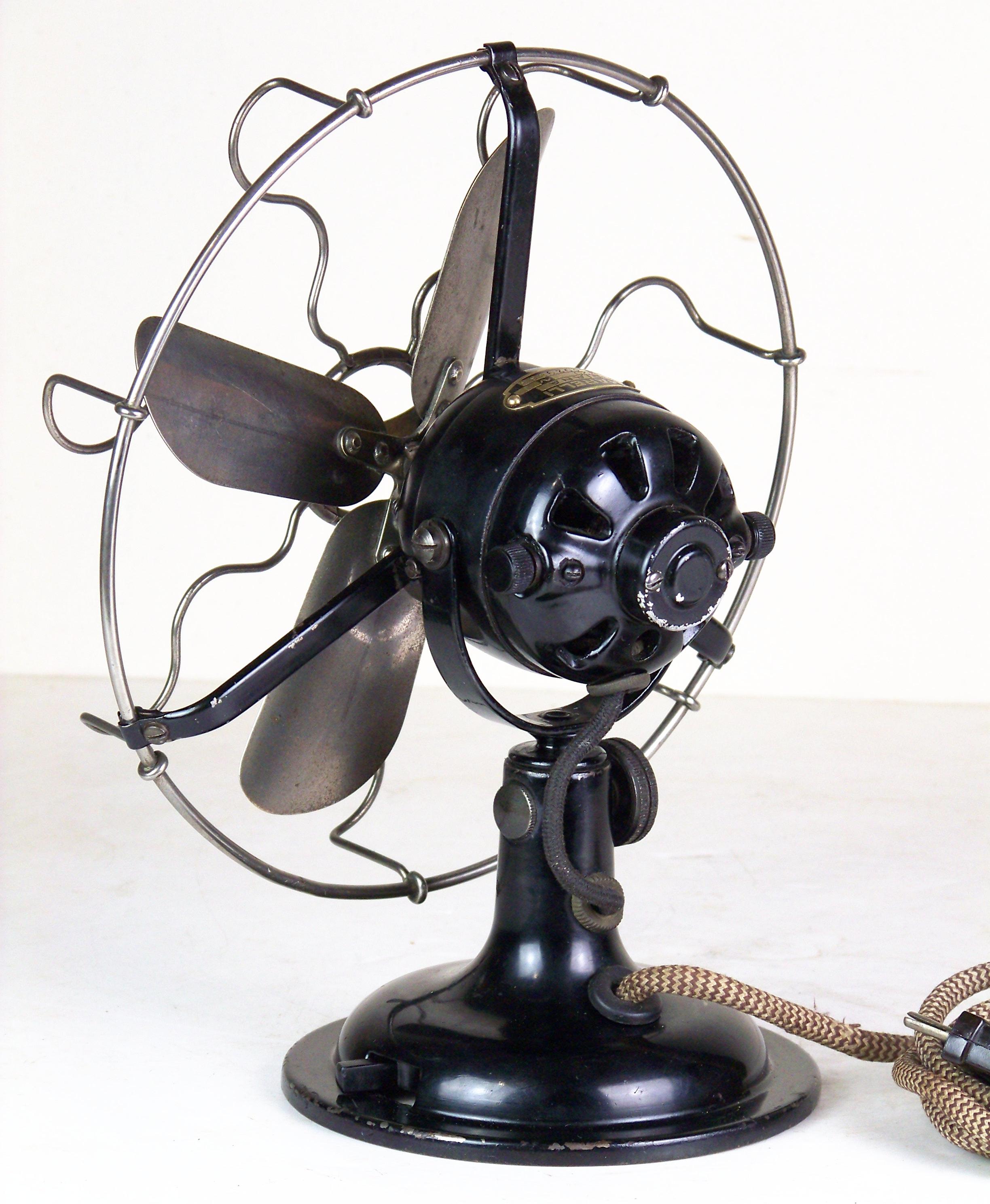 Mid-Century Modern Table fan MARELLI, 220V - Italy, 1930s For Sale