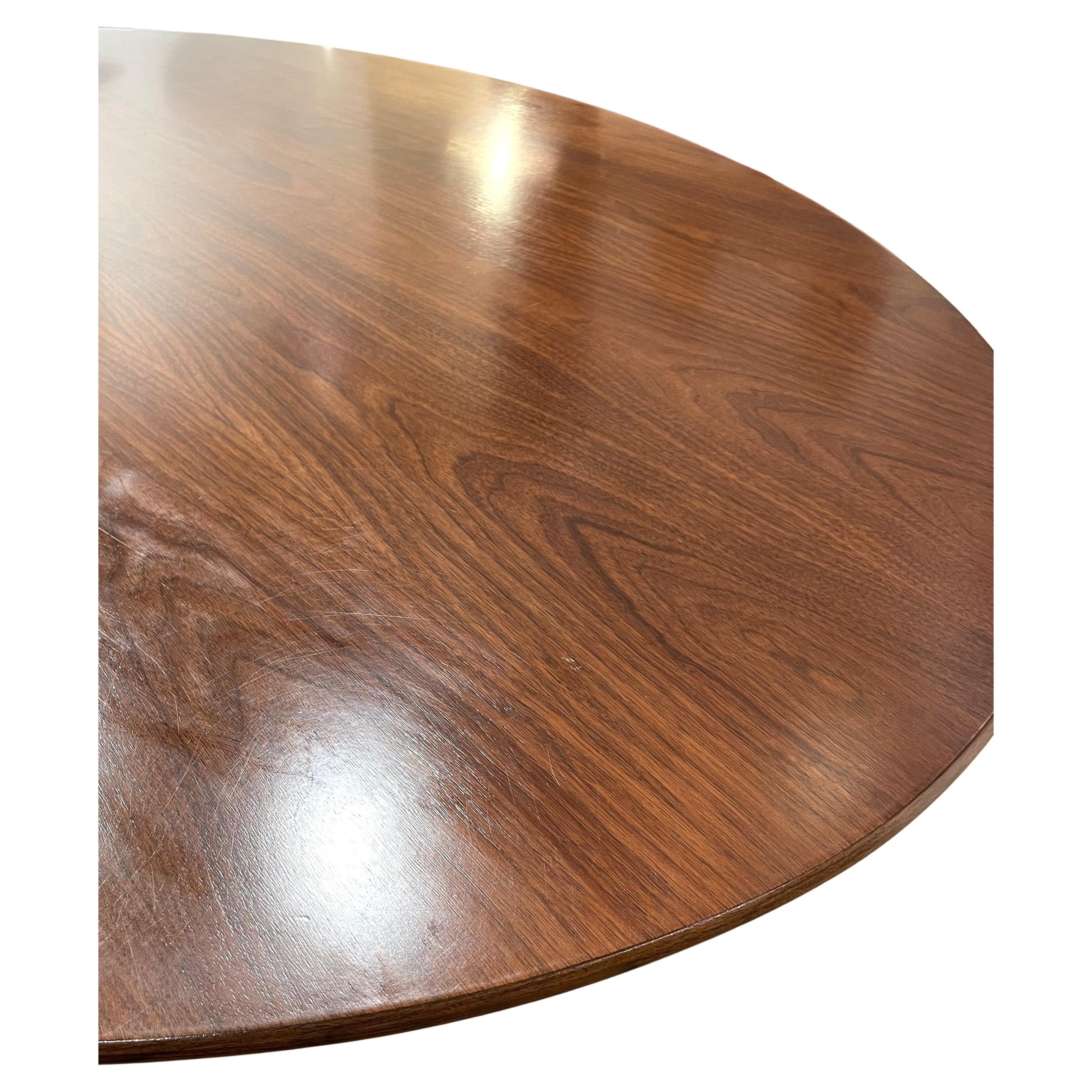 Milieu du XXe siècle Table Florence Knoll plateau en noyer en vente