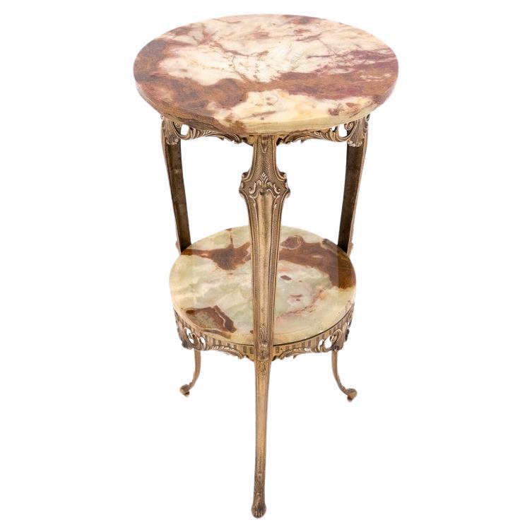 Table - lit à fleurs, France, début du 20e siècle