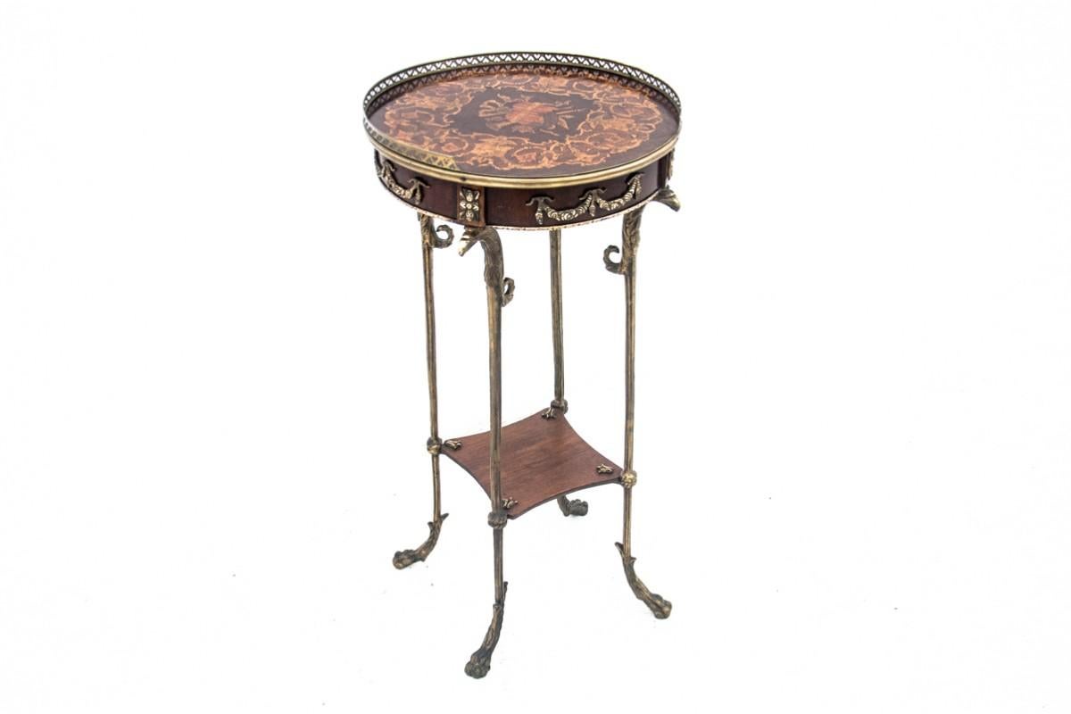 Louis XV Table - flowerbed, France, mid-19th century XX century. For Sale