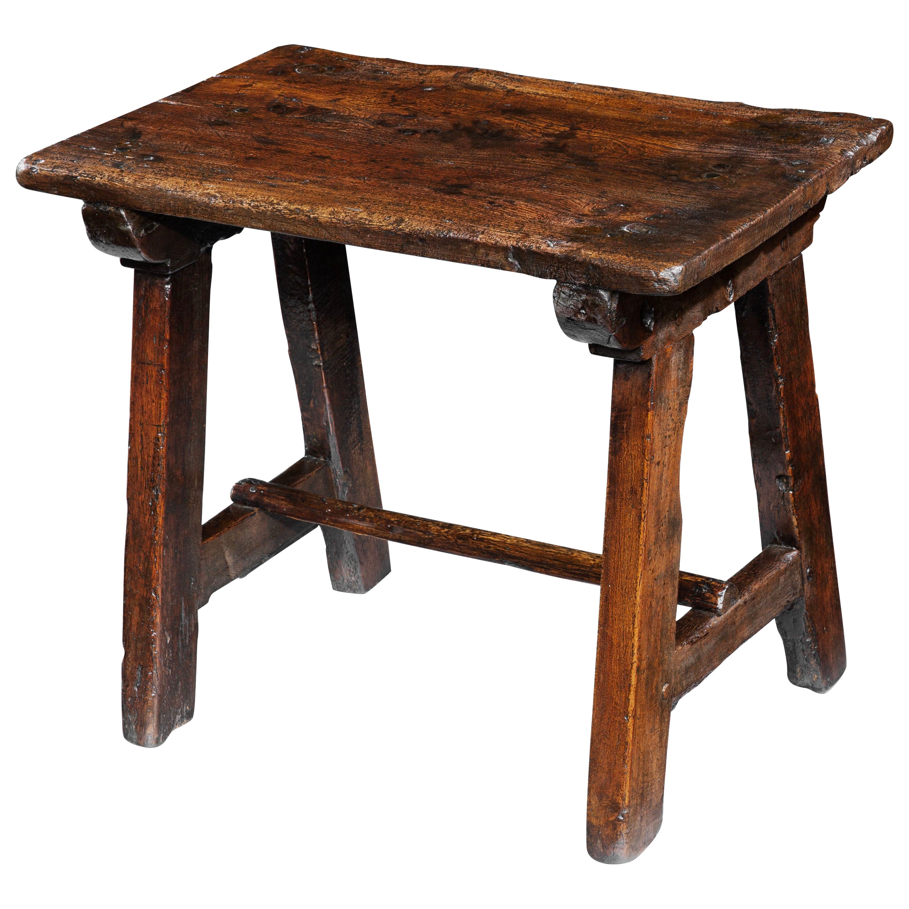 Tavolo Folk Vernacular Small Side Low Elm Baroque Altezza 19" Lunghezza 22,5" in vendita