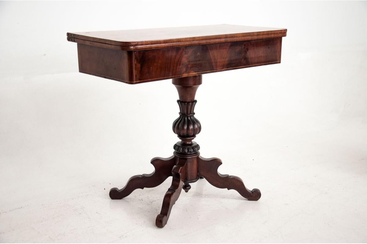 An antique gaming table from the nineteenth century.
Made in mahogany wood
Dimensions: height 74 cm / width 86 cm / depth 41 cm.

 