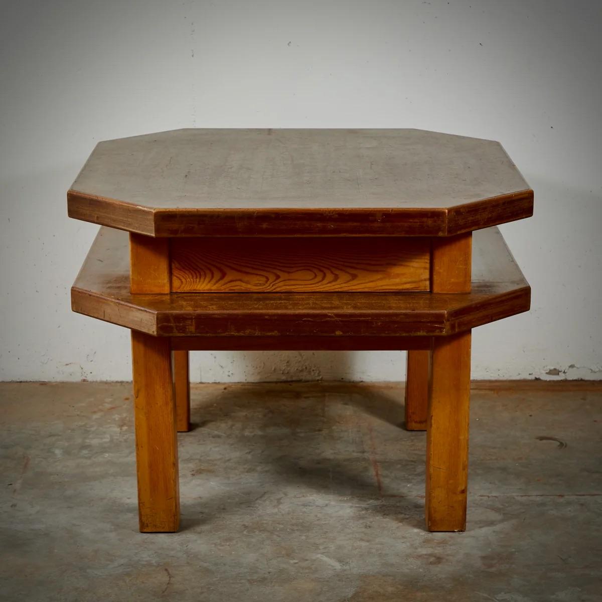 Mesa en Bueno estado para la venta en Los Angeles, CA