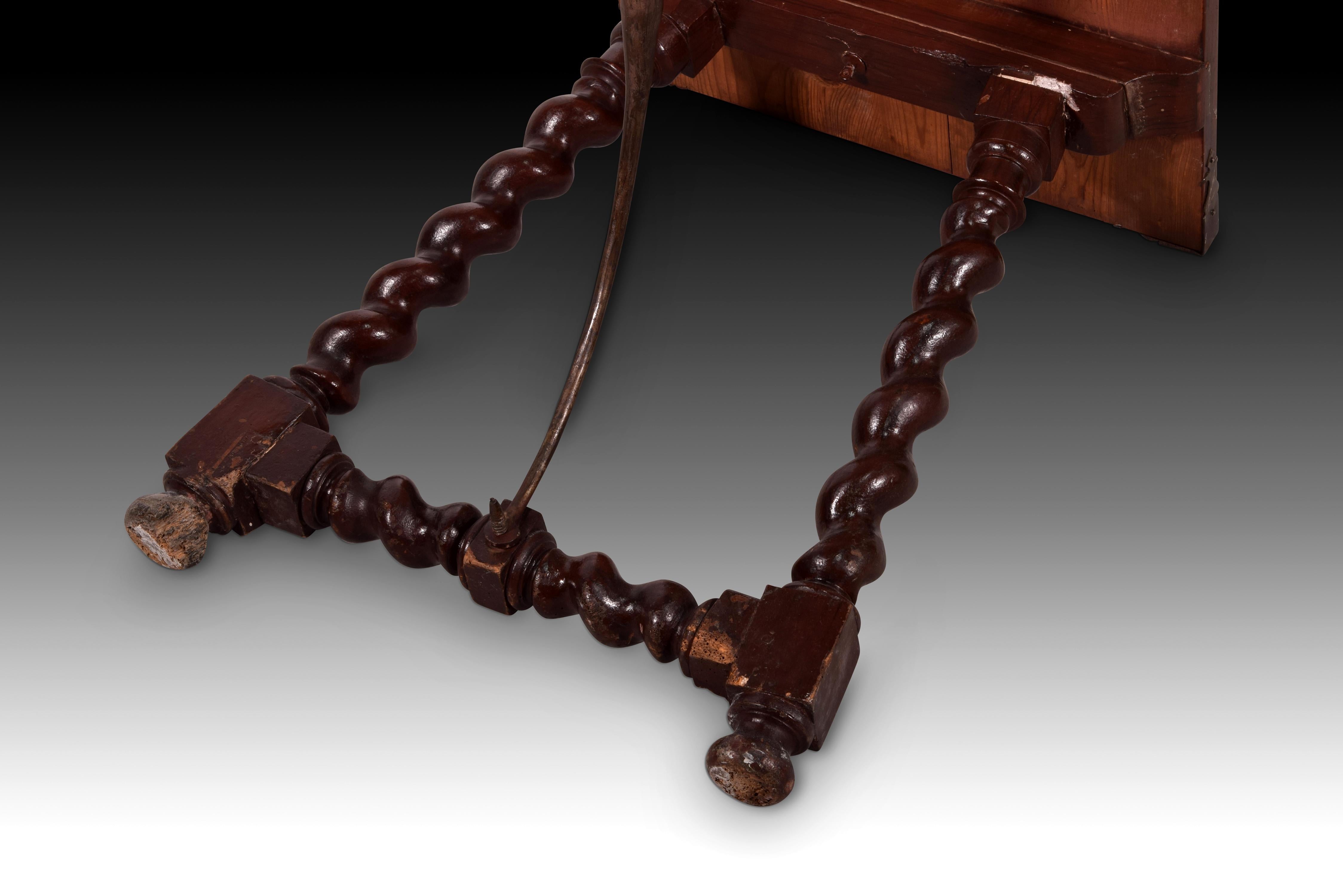 Néoclassique Table de bureau espagnole en pin et bois de hêtre, fer, 18ème siècle en vente