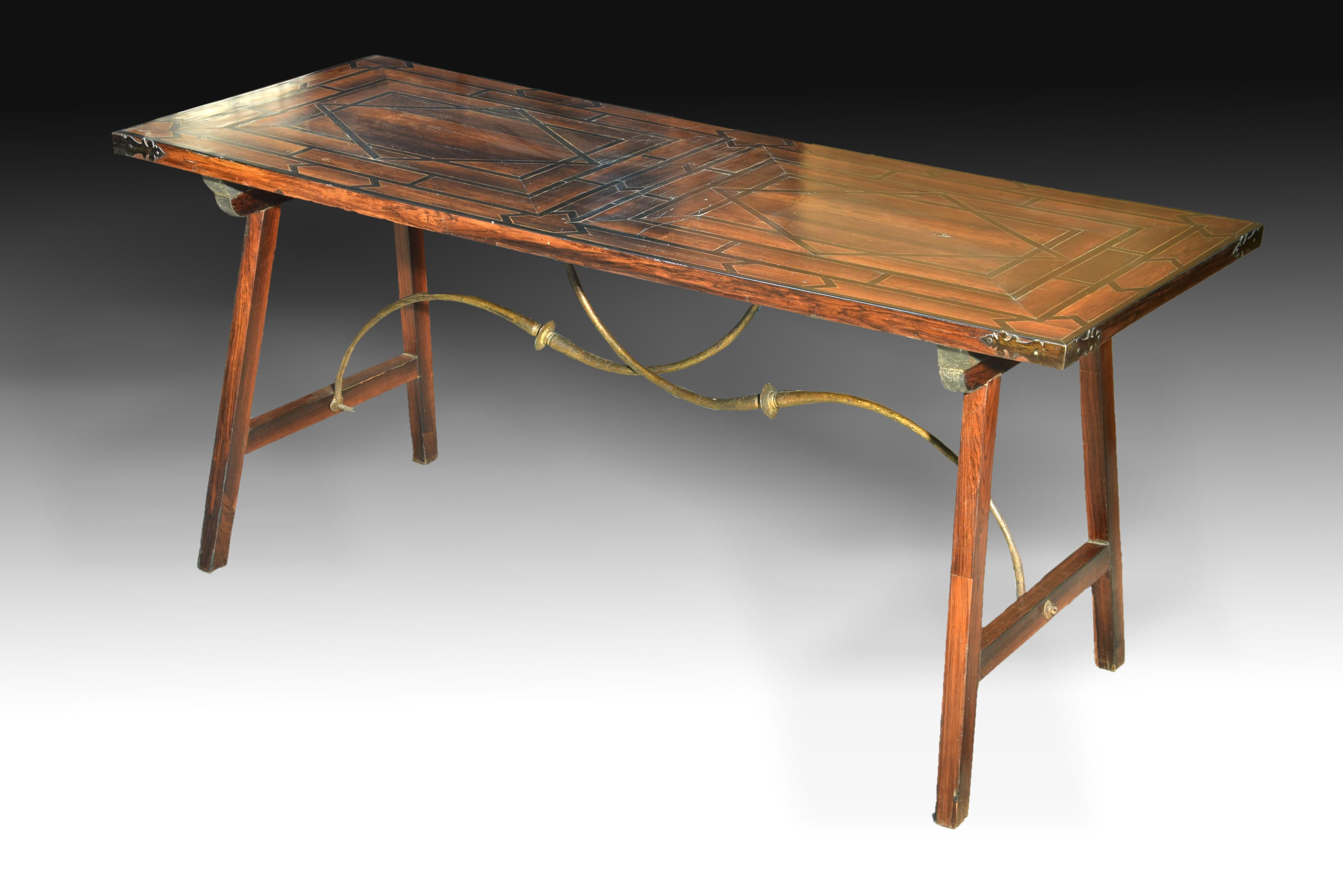 Table for an Spanish writting desk (bargueño) with 