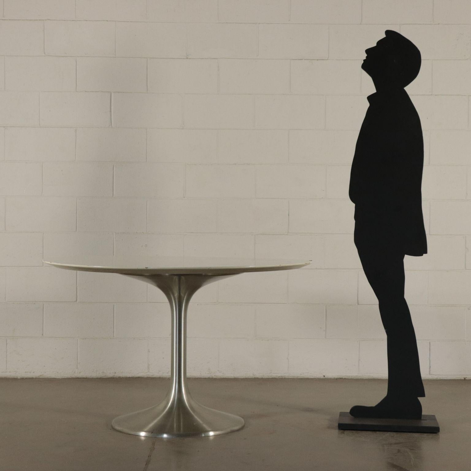 Table with a chromed metal base, wood top covered with Formica with the possibility of adding extensions.