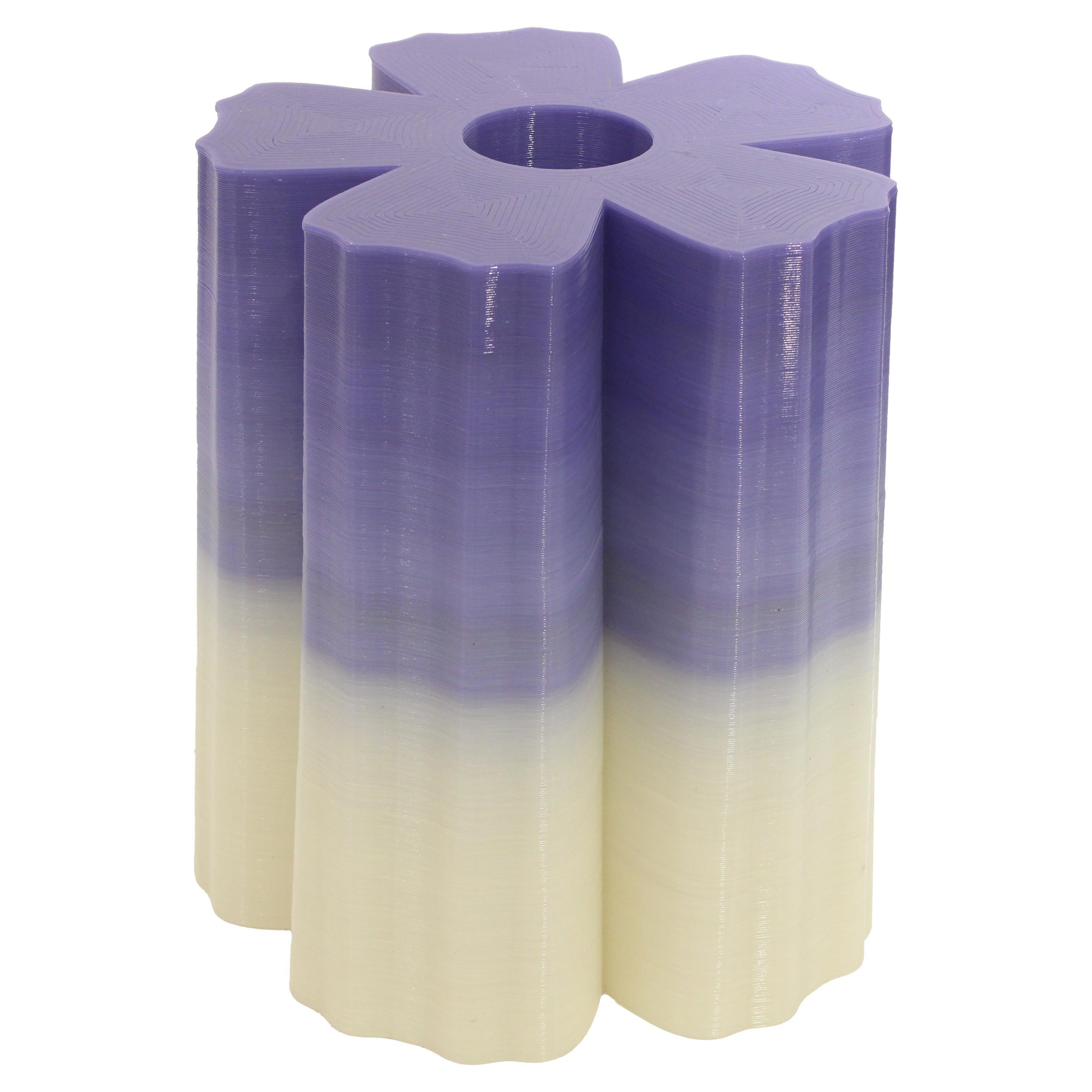 Tavolo della collezione "Where the Flowers Dwell" di Marina Fernández Ramos