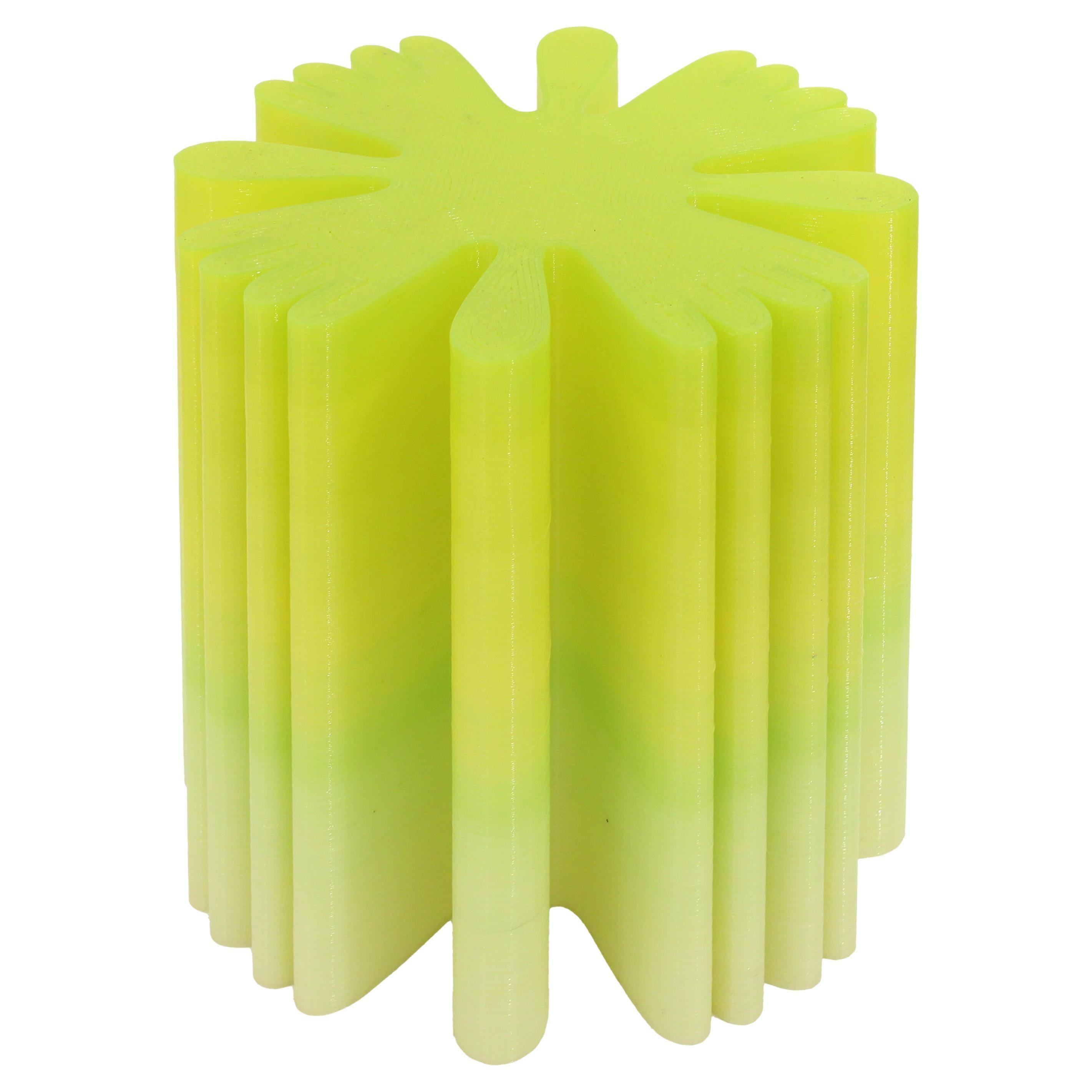 Tavolo della collezione "Where the Flowers Dwell" di Marina Fernández Ramos