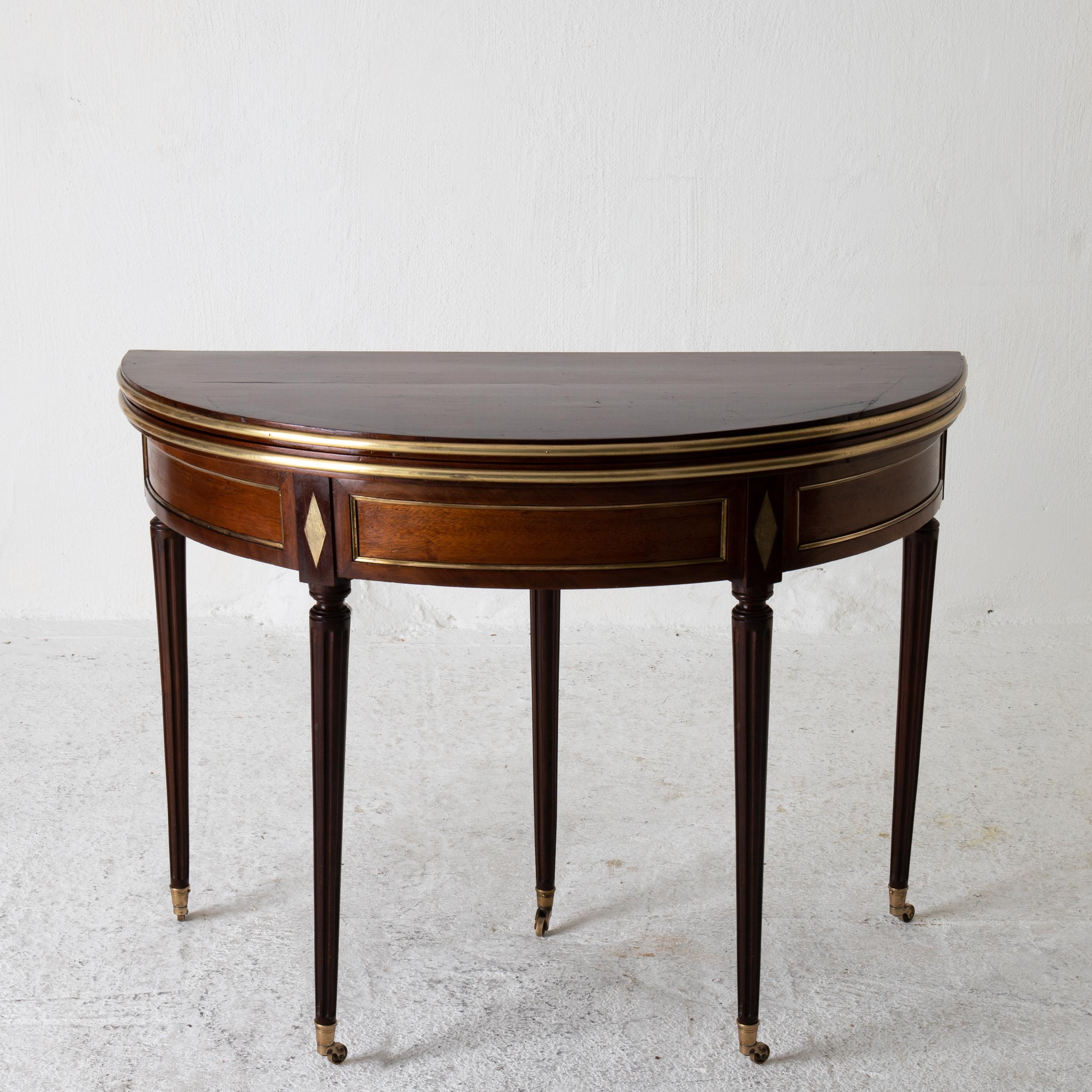 Juego de Mesa Directoire XIX Francés Caoba Latón Tapa de Cuero Francia Chapado en venta