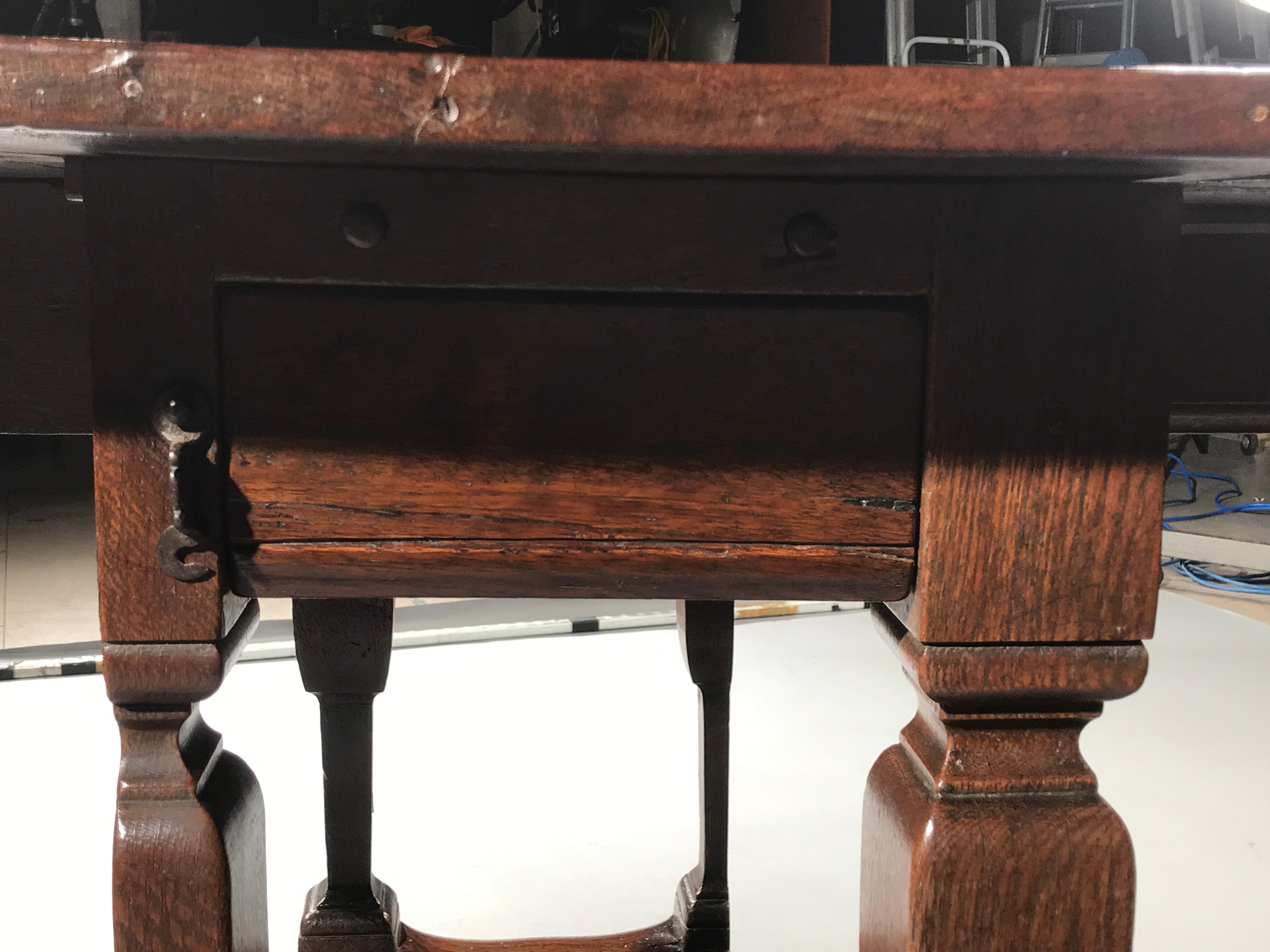 Table Gateleg Oval Oak Flemish Split Leg 5ft Original Ironwork Architetural  For Sale 3