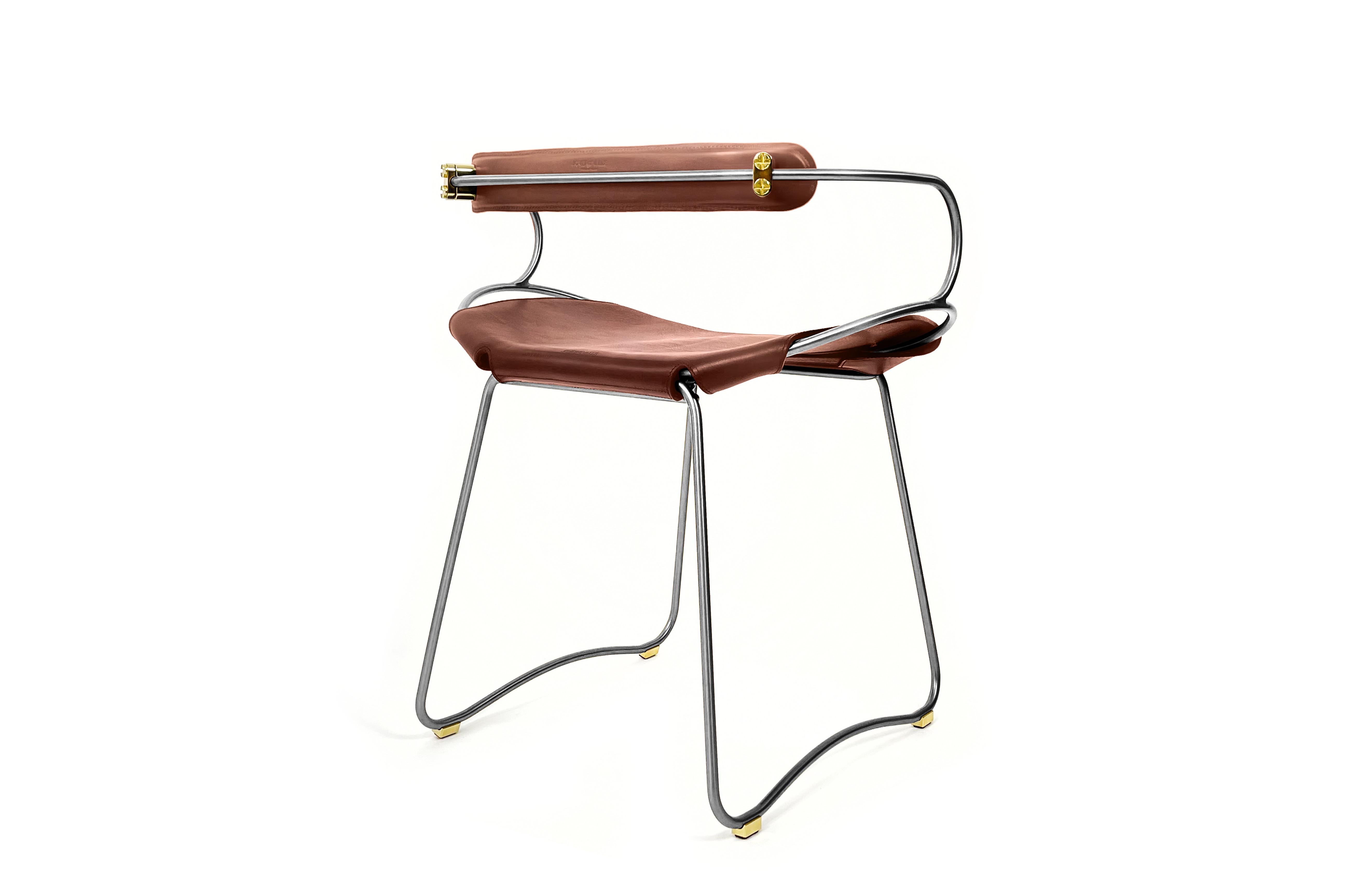 Spagnolo Tavolo Sgabello da bar w. Schienale in metallo argento antico e pelle cognac Design organico in vendita