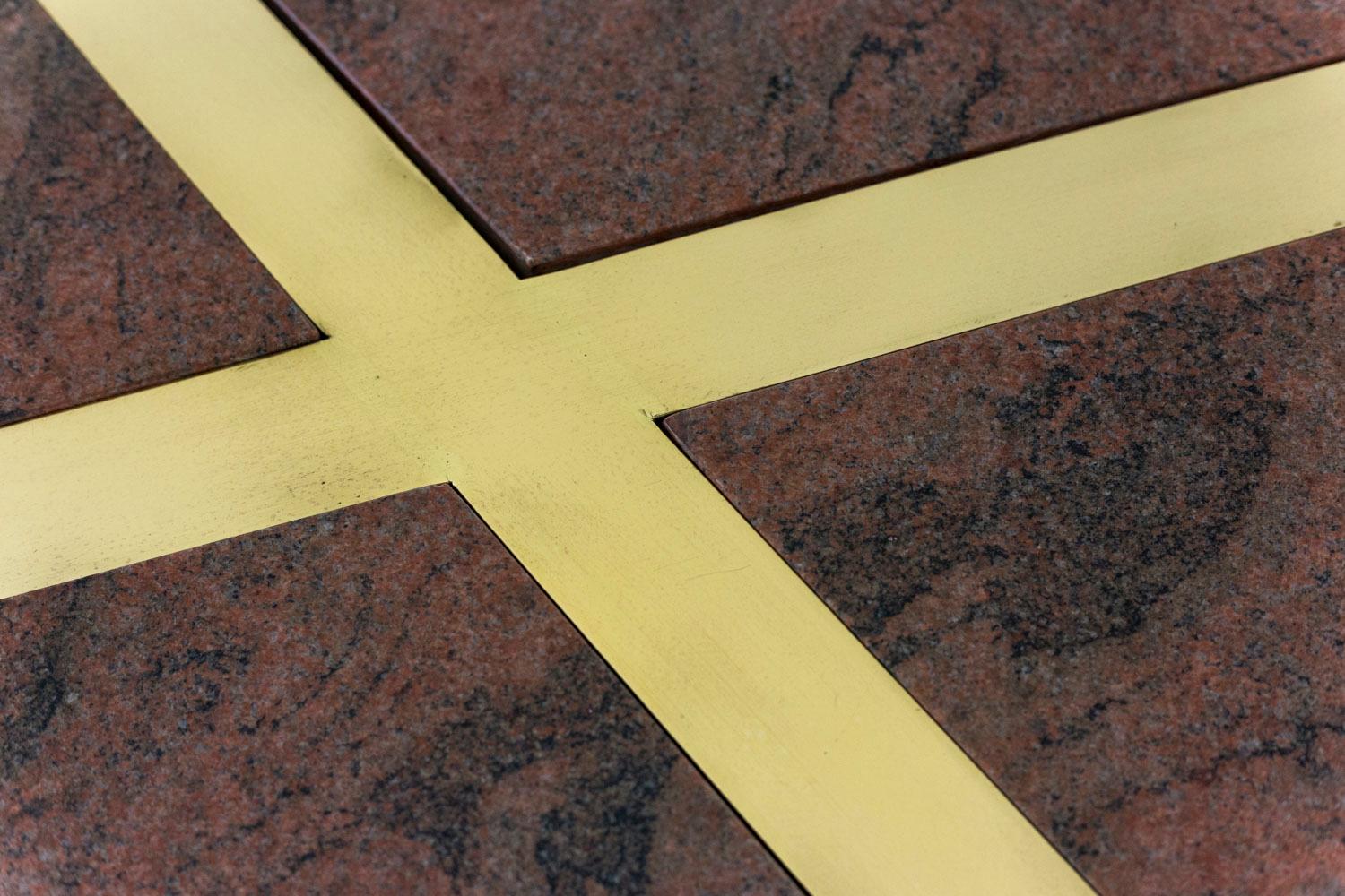 Table in Gilt Brass and Pink Granite, Italy, 1970s For Sale 5