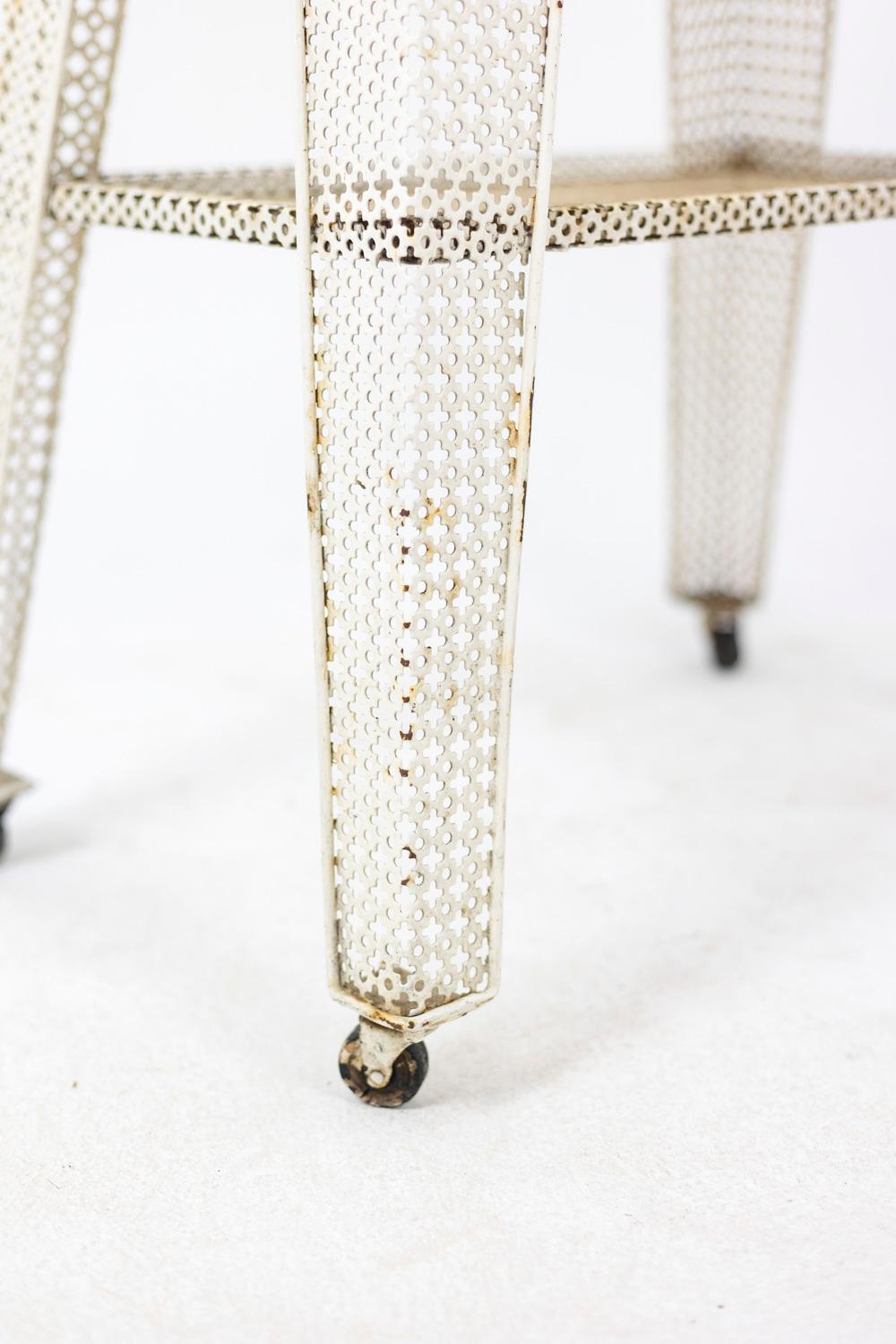 Table in Iron Openwork White Lacquered, 1970s For Sale 5