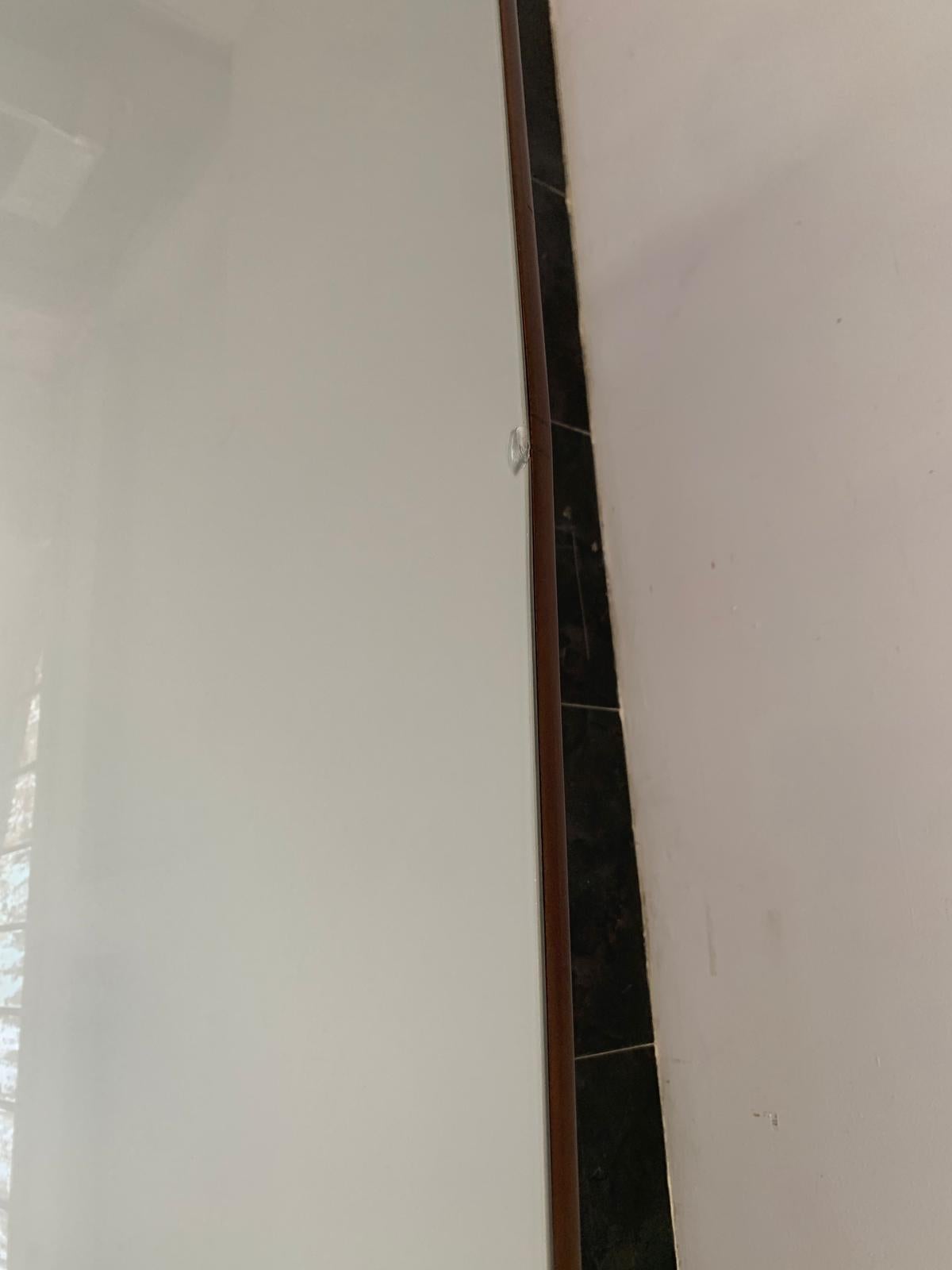 Table en acajou et palissandre avec pointes en laiton, années 1950 en vente 4