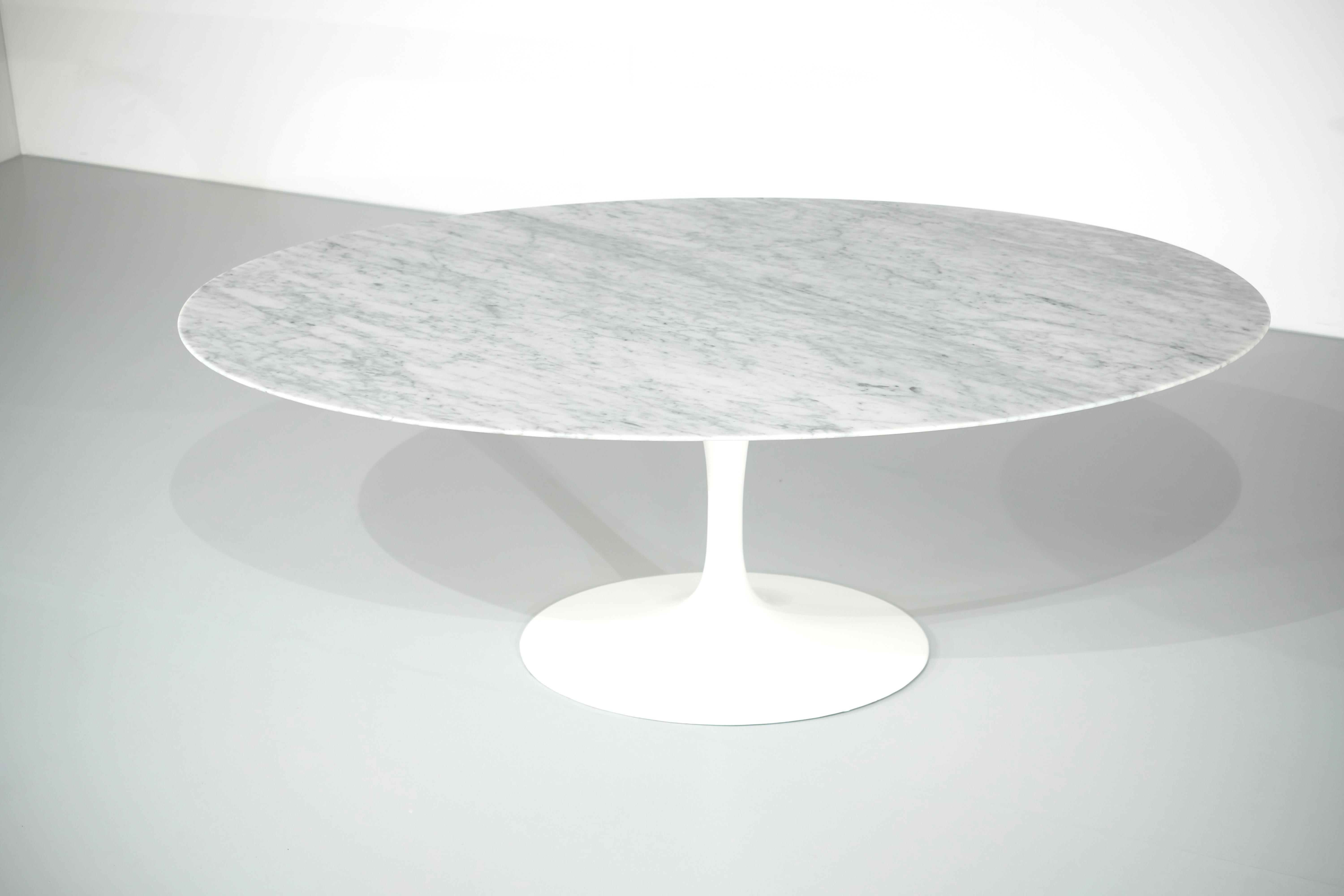 American Table in Marble by Eero Saarinen for Knoll International, USA 1958. For Sale