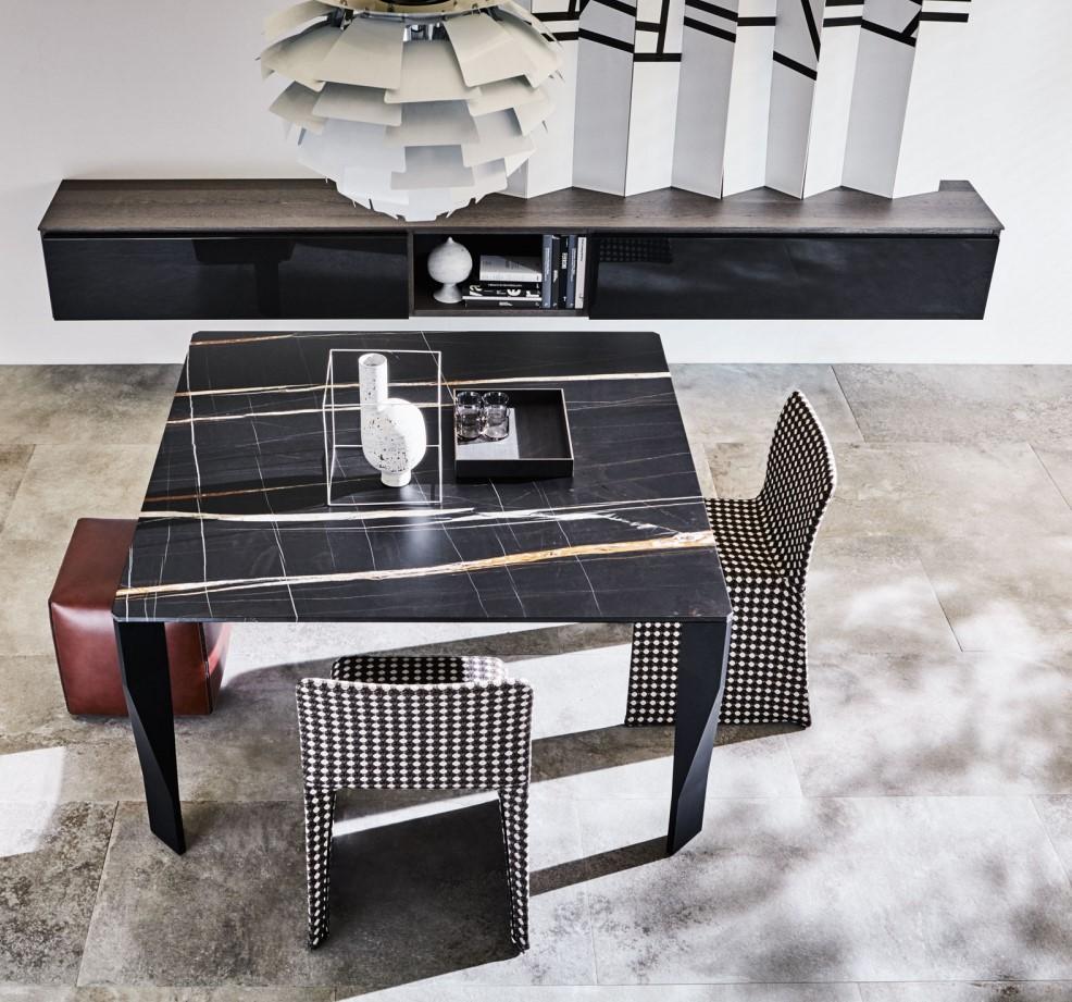 Modern Table in Black Marble, Molteni&C by Patricia Urquiola, Diamond, Made in Italy For Sale