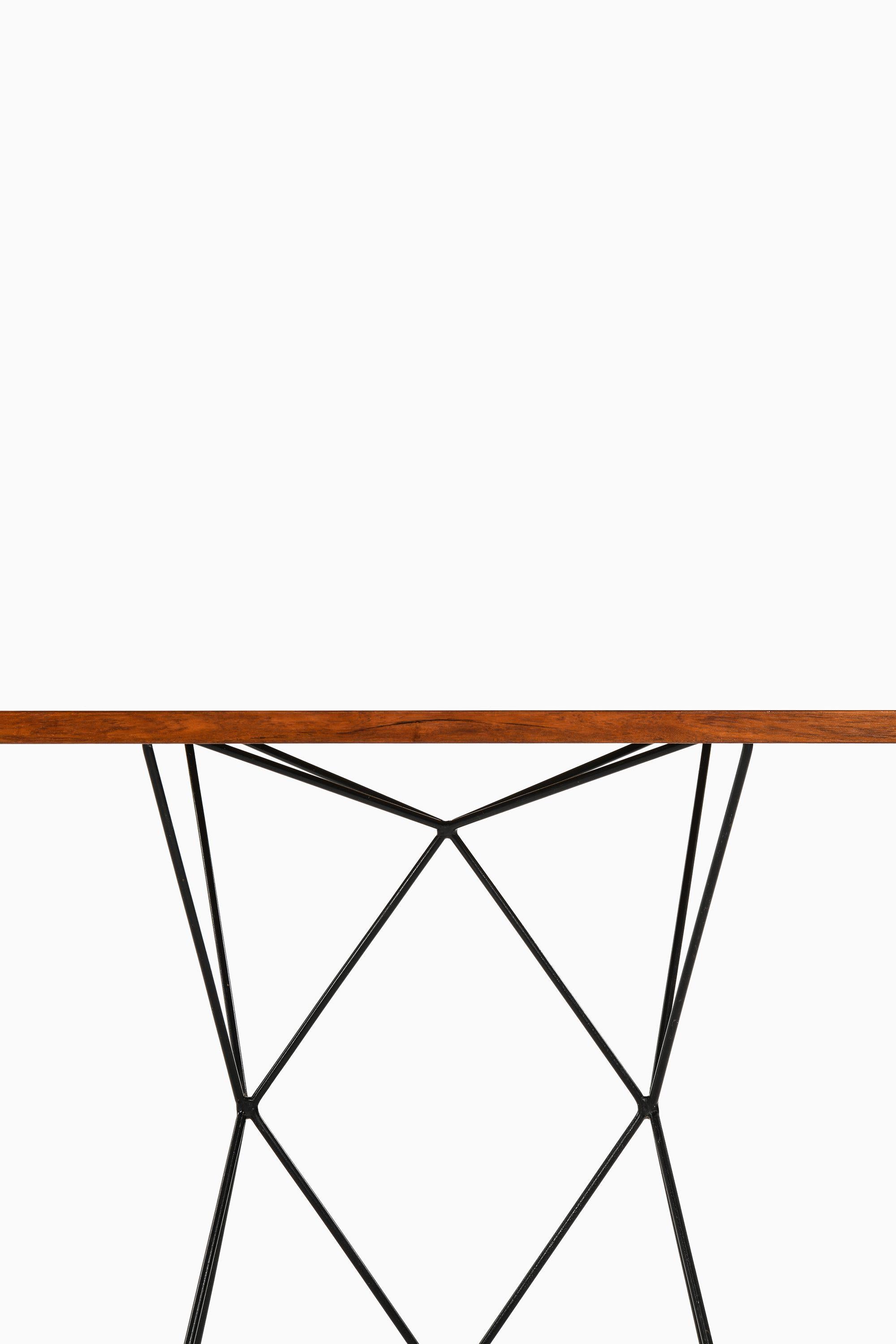 Table in Teak and Black Lacquered Metal by Bengt Johan Gullberg, 1950's In Good Condition For Sale In Limhamn, Skåne län