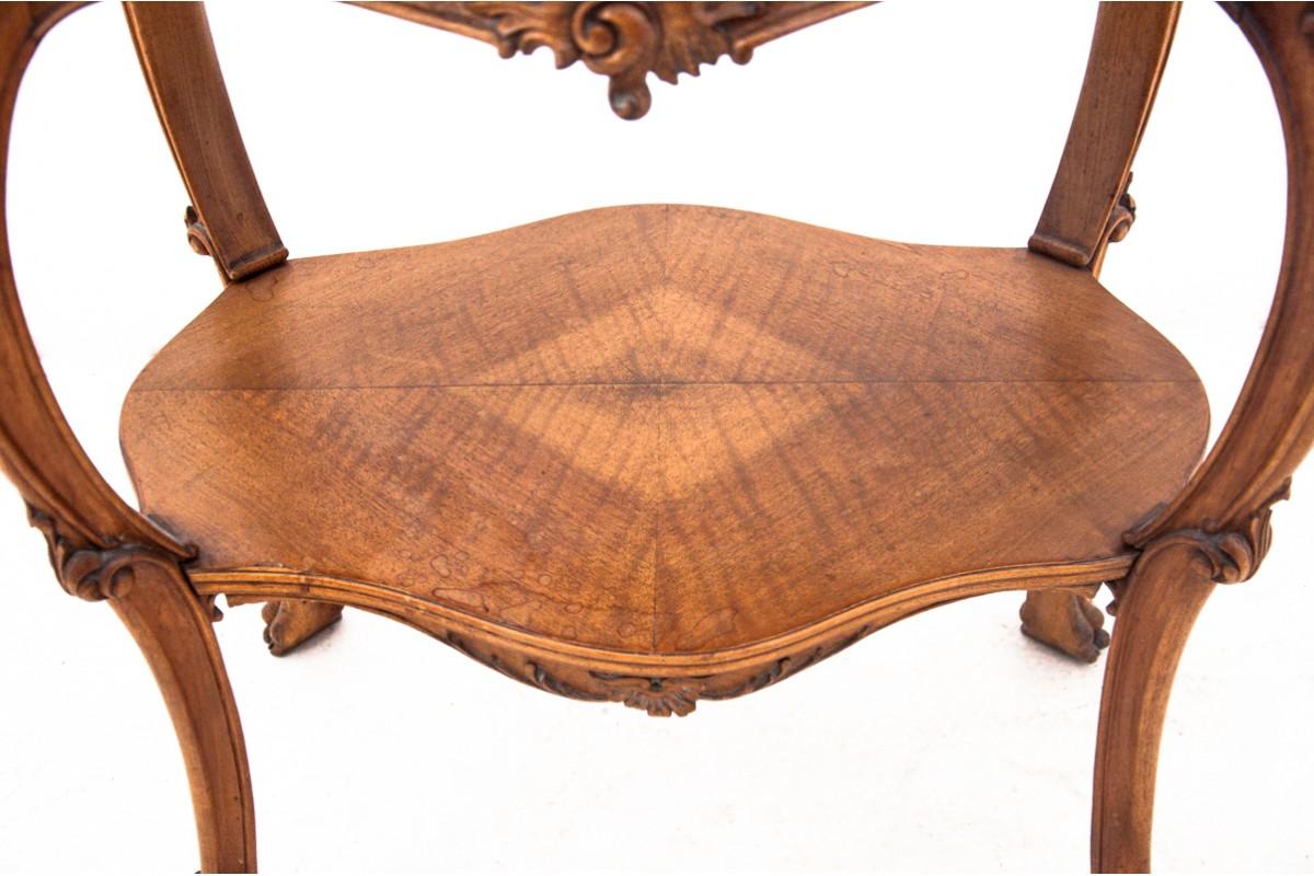 Tisch im Stil von Louis Philippe, Frankreich, um 1870. (Walnuss) im Angebot