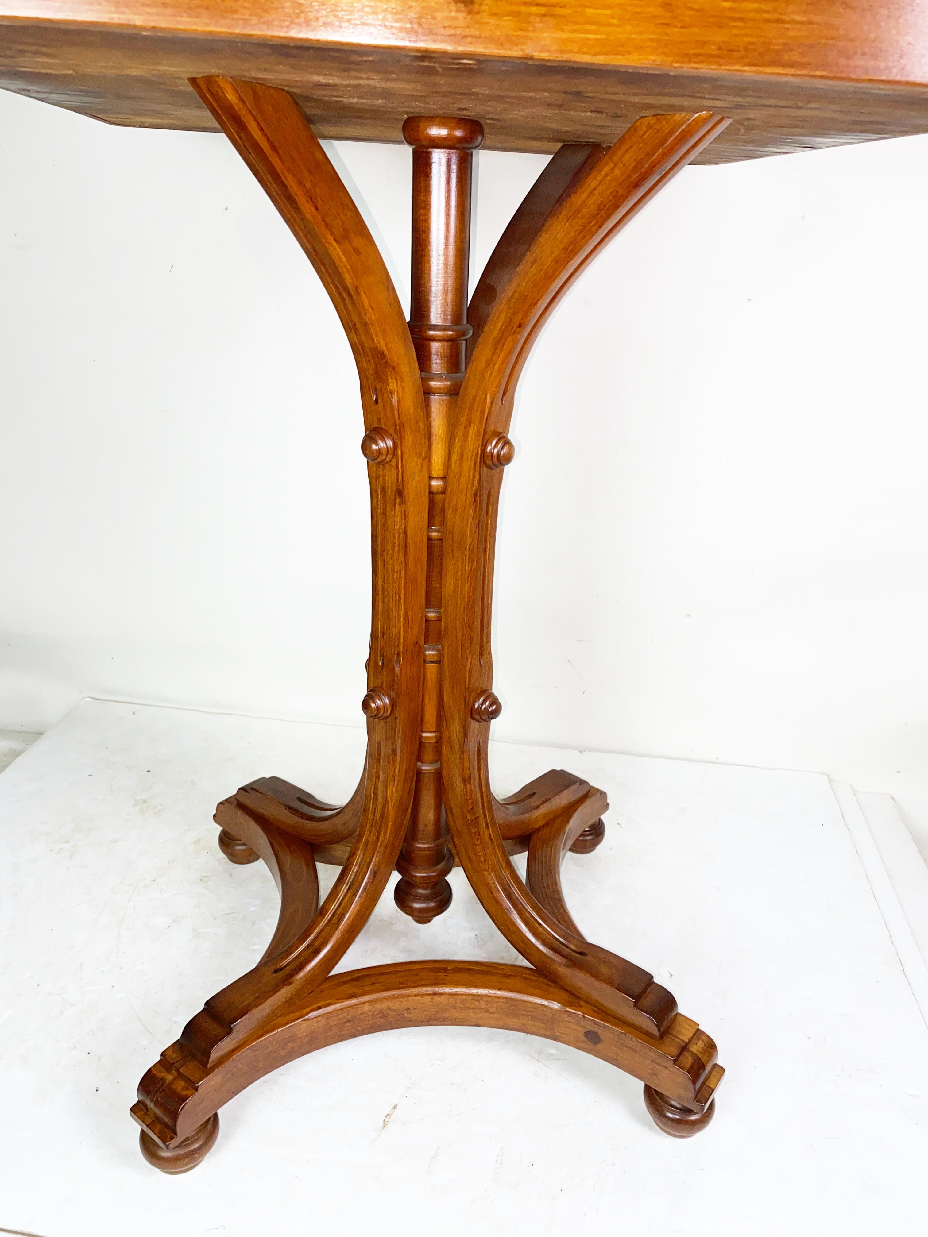 Tabla J&J Kohn, od Thonet Haya en venta
