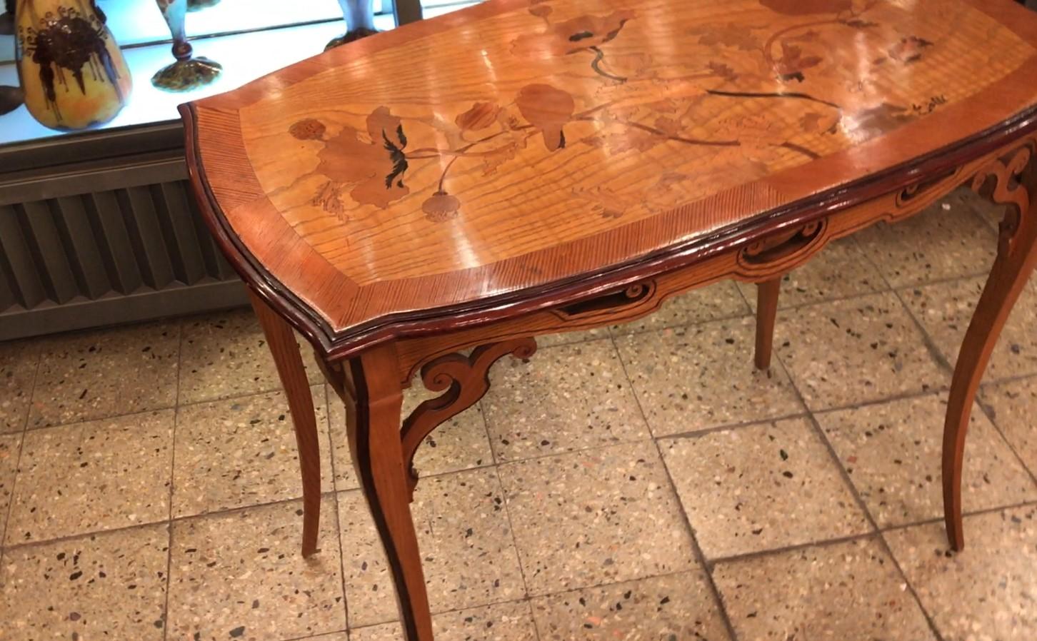 Table Jugendstil, Art Nouveau, Liberty

Year: 1900
Country: France
Wood 
It is an elegant and sophisticated table.
We have specialized in the sale of Art Deco and Art Nouveau styles since 1982.If you have any questions we are at your
