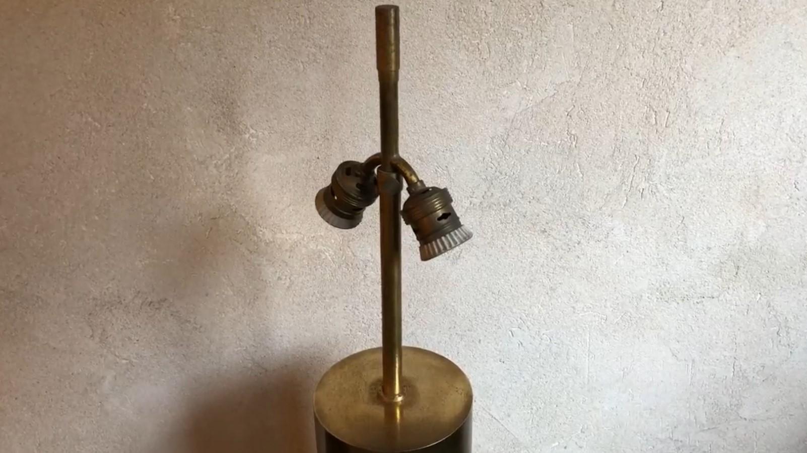 Table lamp 

Materia: bronze 
Country: France
To take care of your property and the lives of our customers, the new wiring has been done.
If you want to live in the golden years, this is the table lamp that your project needs.
 
JEAN-CHARLES