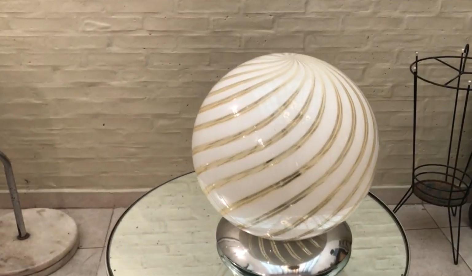 Table lamp 

Materia: Murano
Country: Italian
To take care of your property and the lives of our customers, the new wiring has been done.
If you want to live in the golden years, this is the table lamp that your project needs.
We have specialized in