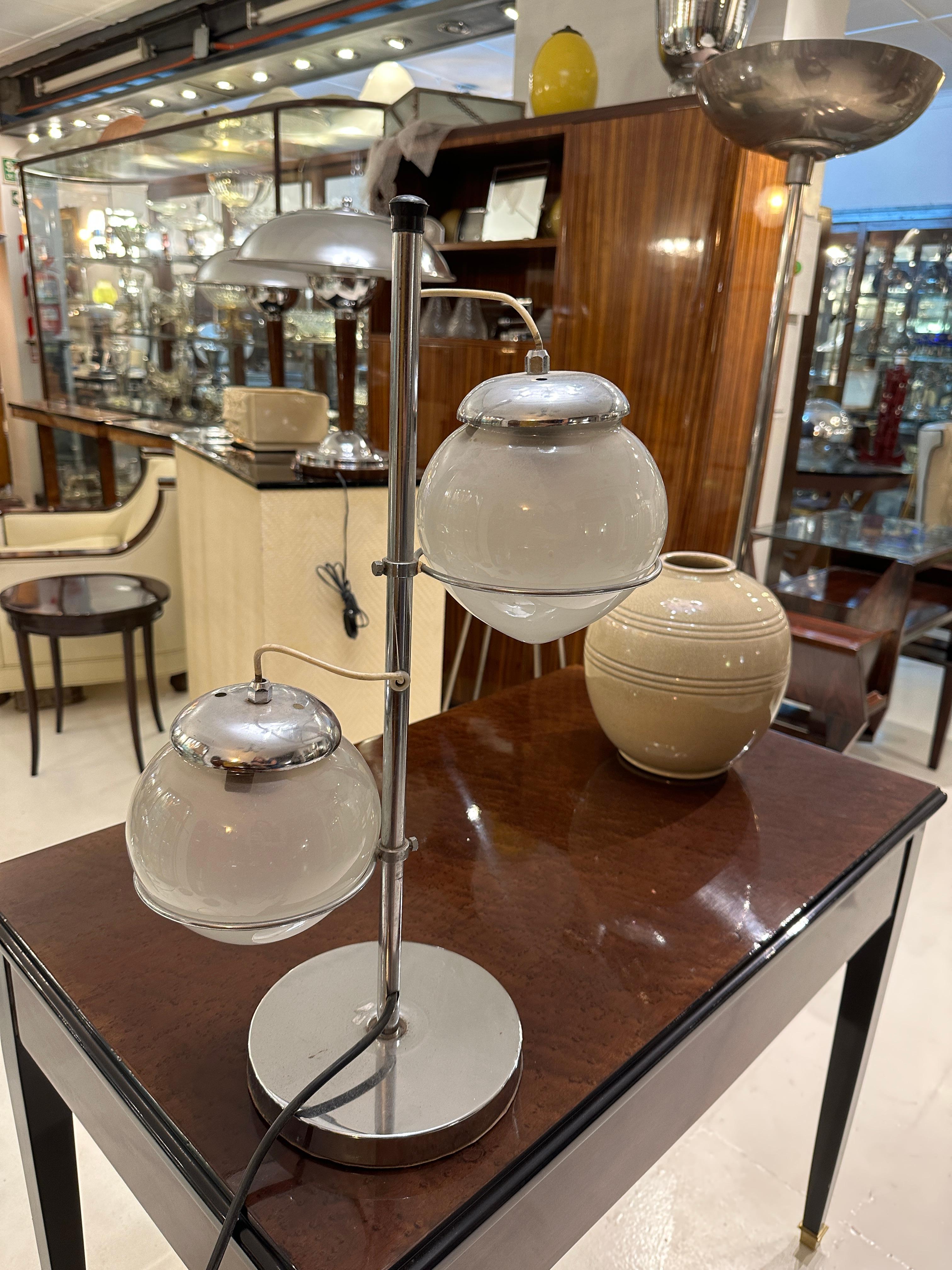 Lampe de table, 1950, Matériaux : verre et chrome en vente 5