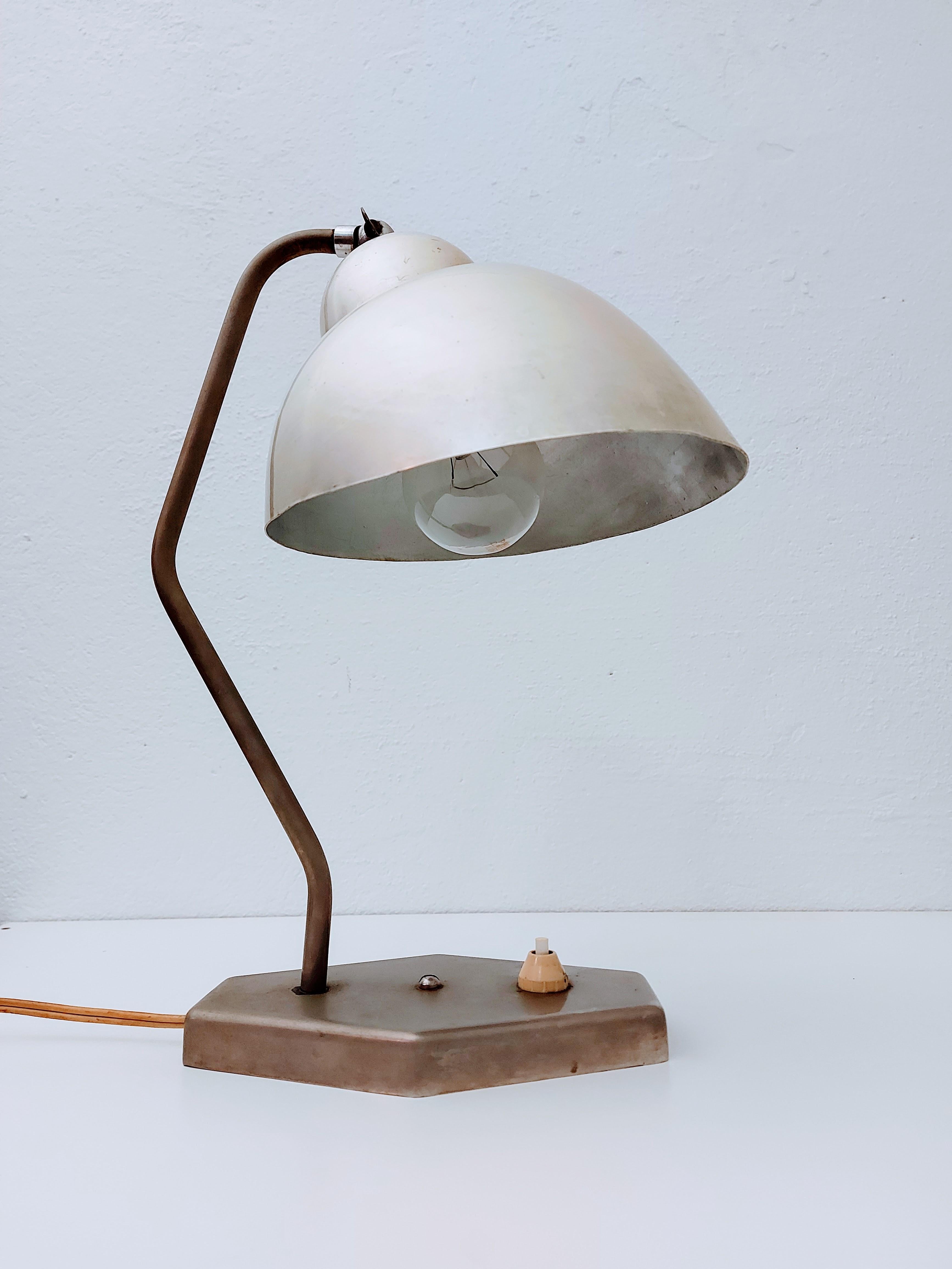 Table lamp
Period: 1950s
Materials: Metal
Colour: pearl white
Condition: Great vintage condition
Shade changes colors.