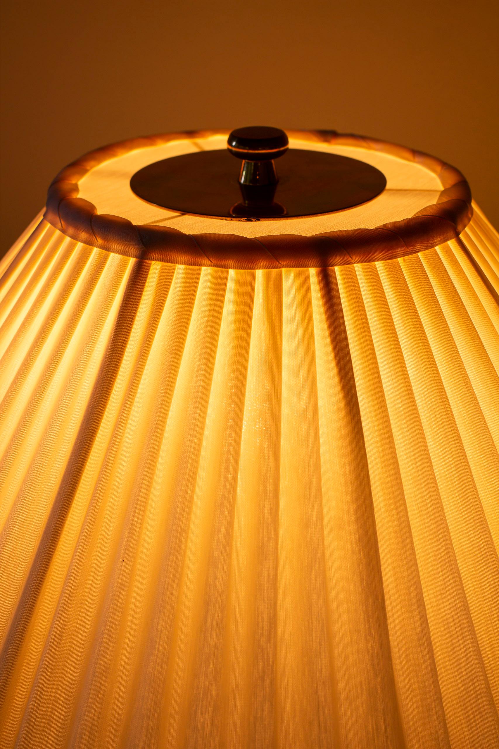 Table lamp 2467 by Josef Frank. Firma Svenskt Tenn, Sweden For Sale 3