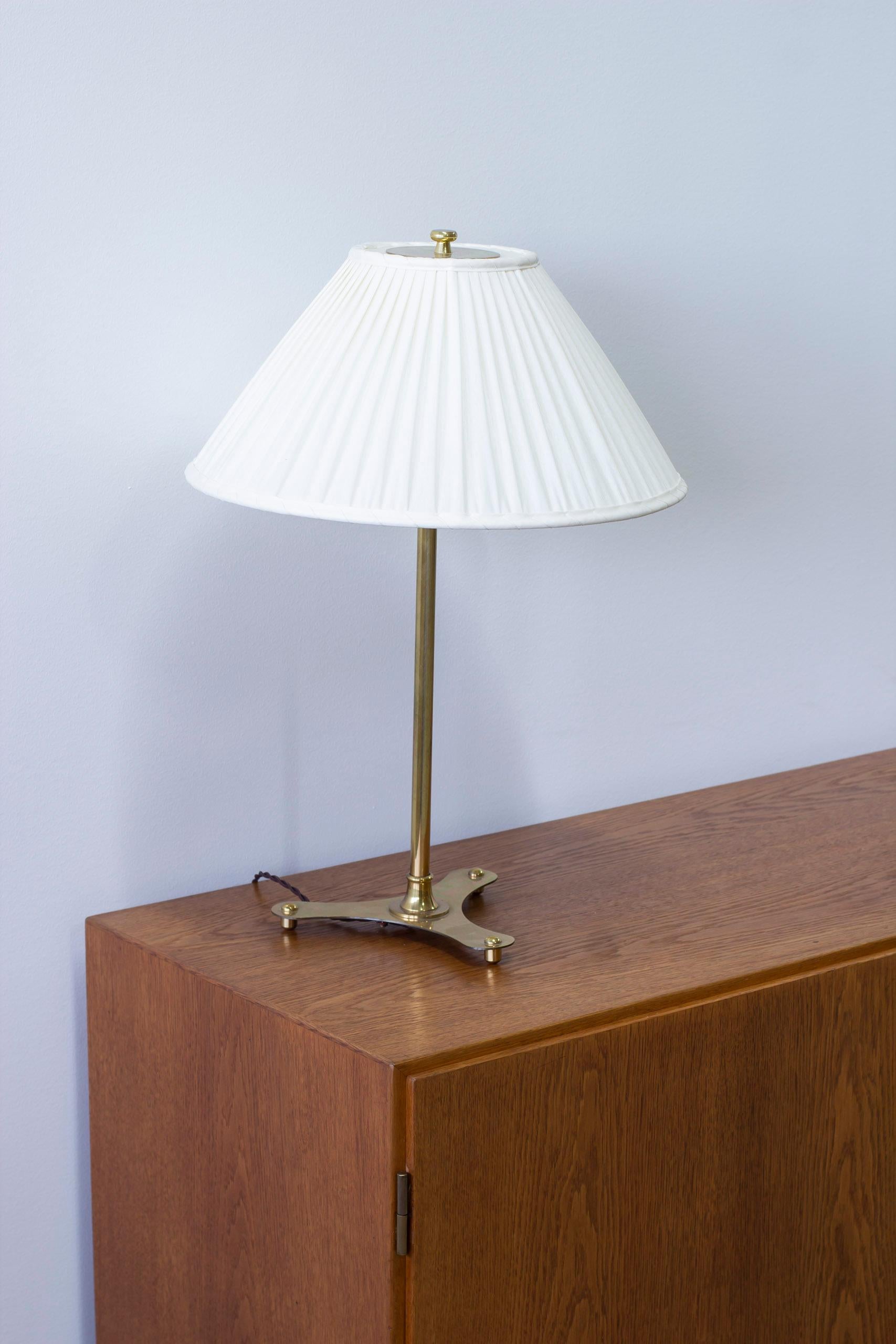 Table lamp 2467 by Josef Frank. Firma Svenskt Tenn, Sweden For Sale 4