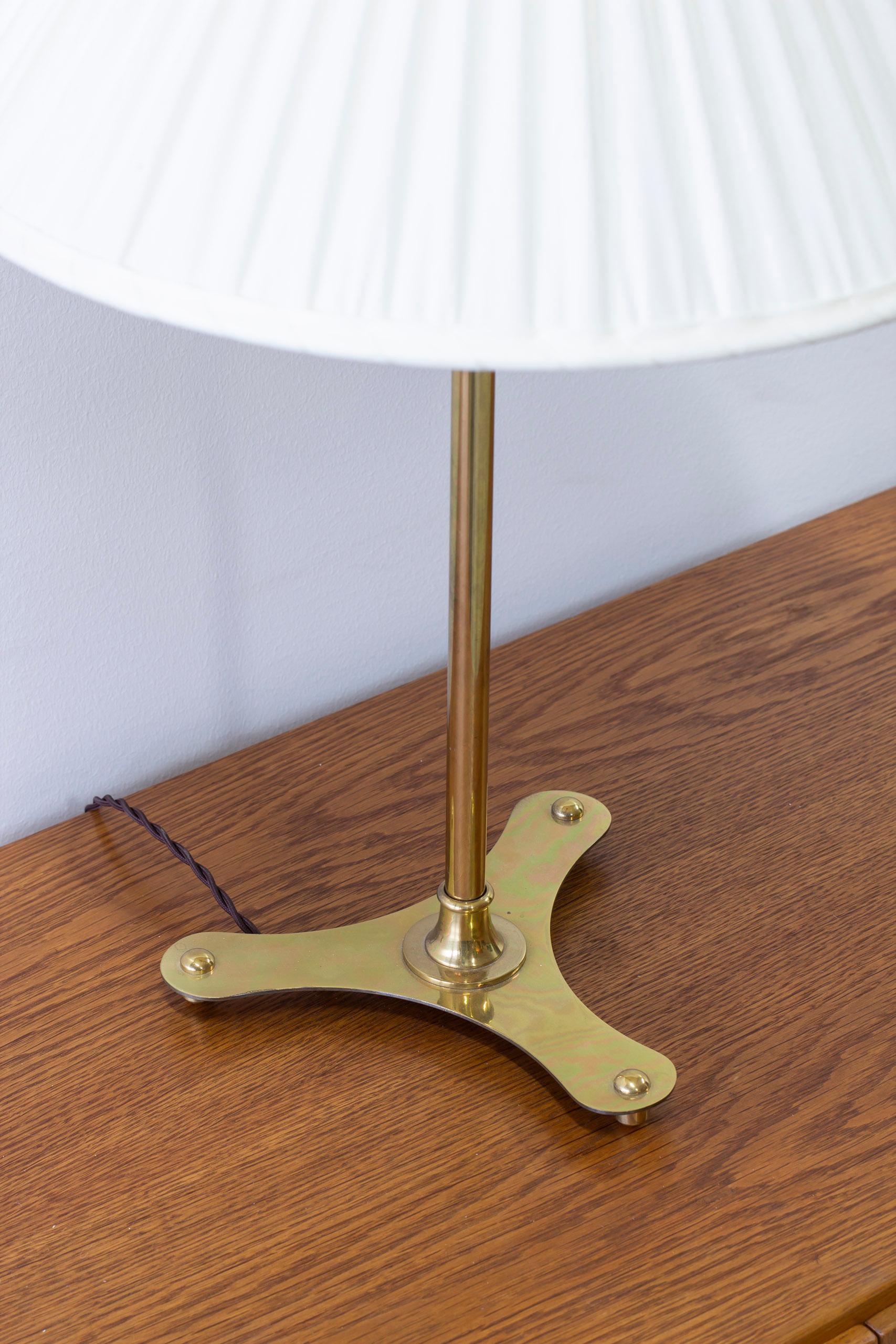 Mid-20th Century Table lamp 2467 by Josef Frank. Firma Svenskt Tenn, Sweden For Sale