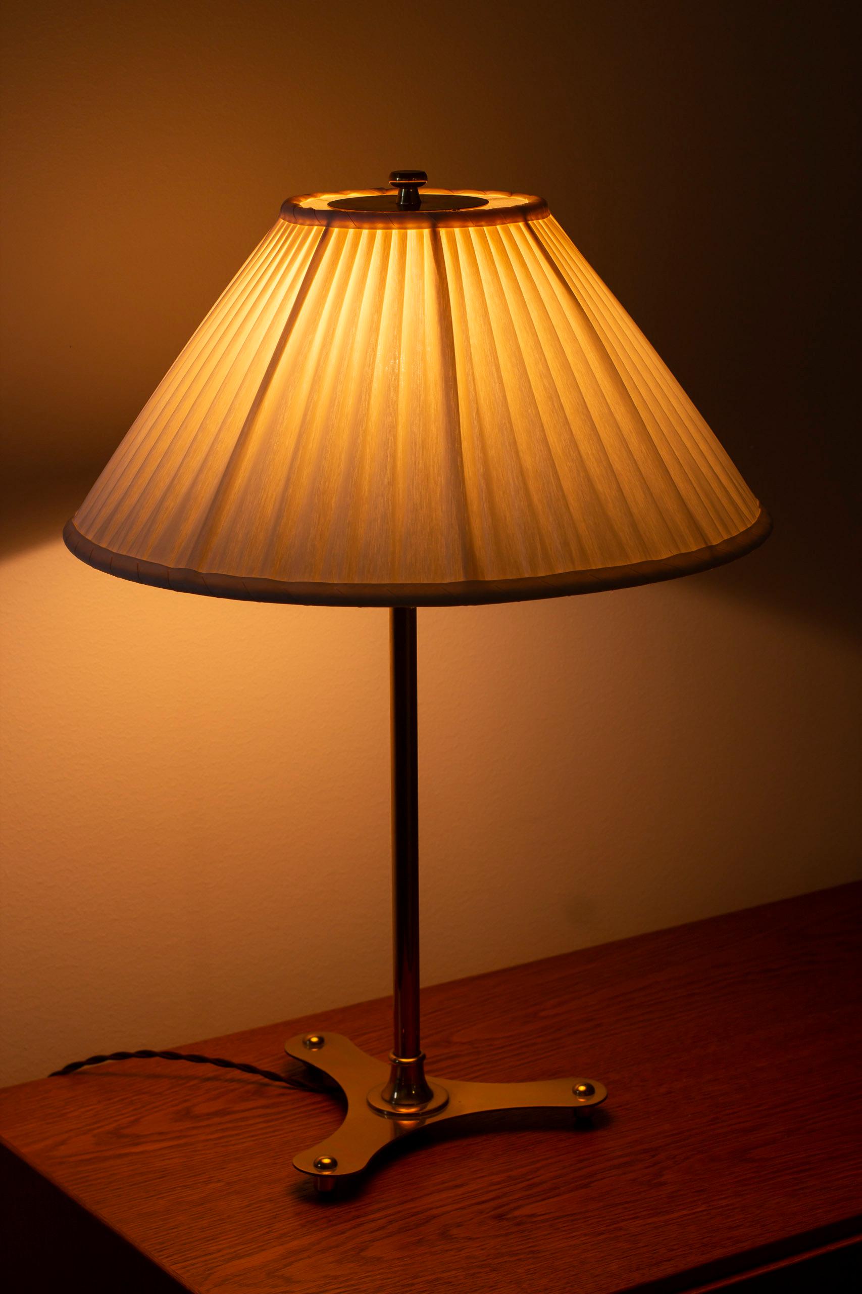Table lamp 2467 by Josef Frank. Firma Svenskt Tenn, Sweden 1