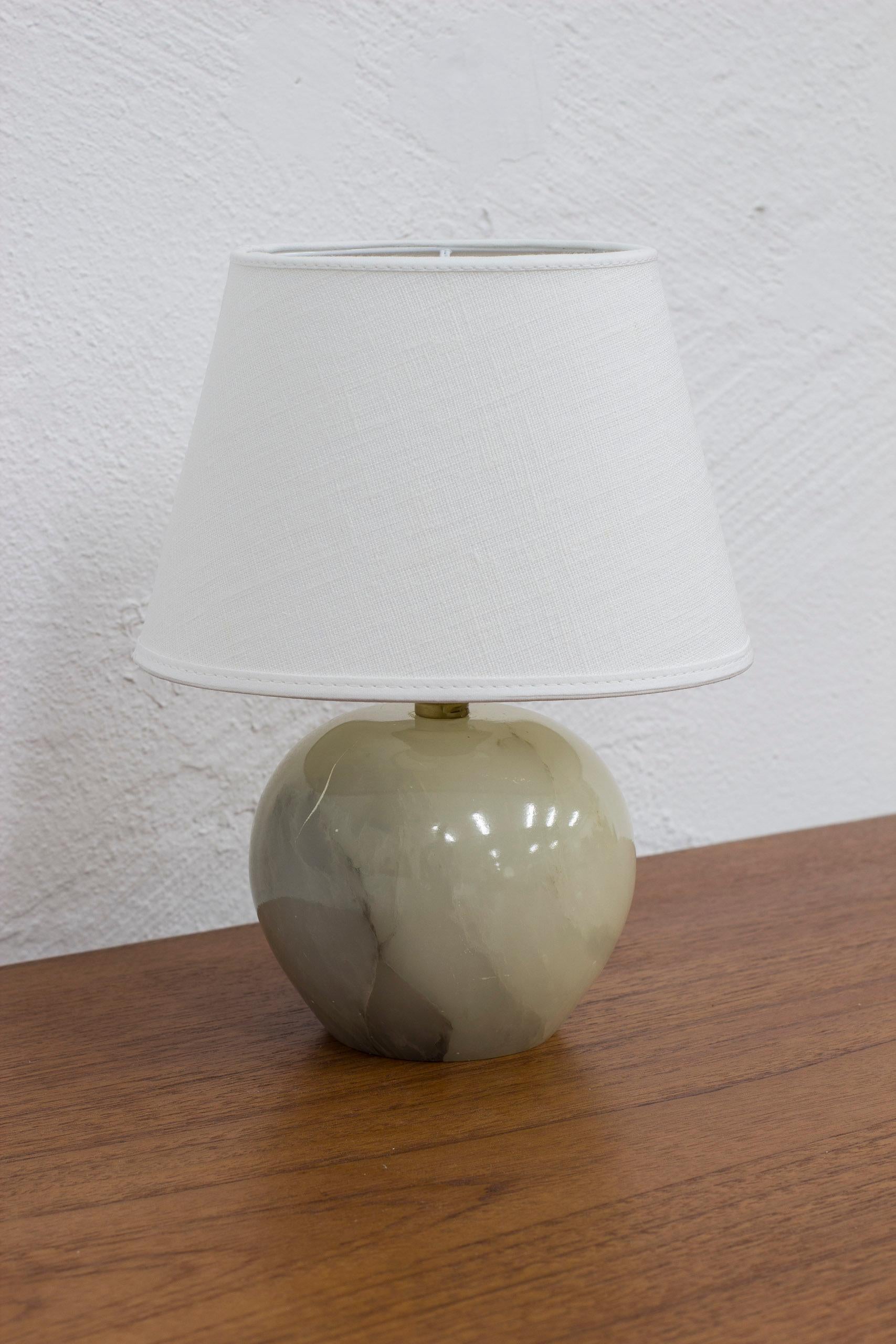 Scandinavian Modern Table lamp 2575 in onyx by Josef Frank, Svenskt Tenn 1950s