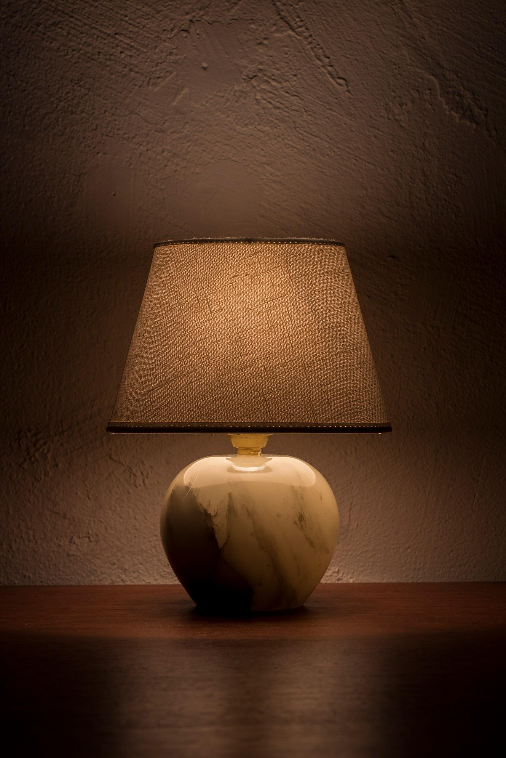 Table lamp 2575 in onyx by Josef Frank, Svenskt Tenn 1950s In Good Condition In Hägersten, SE