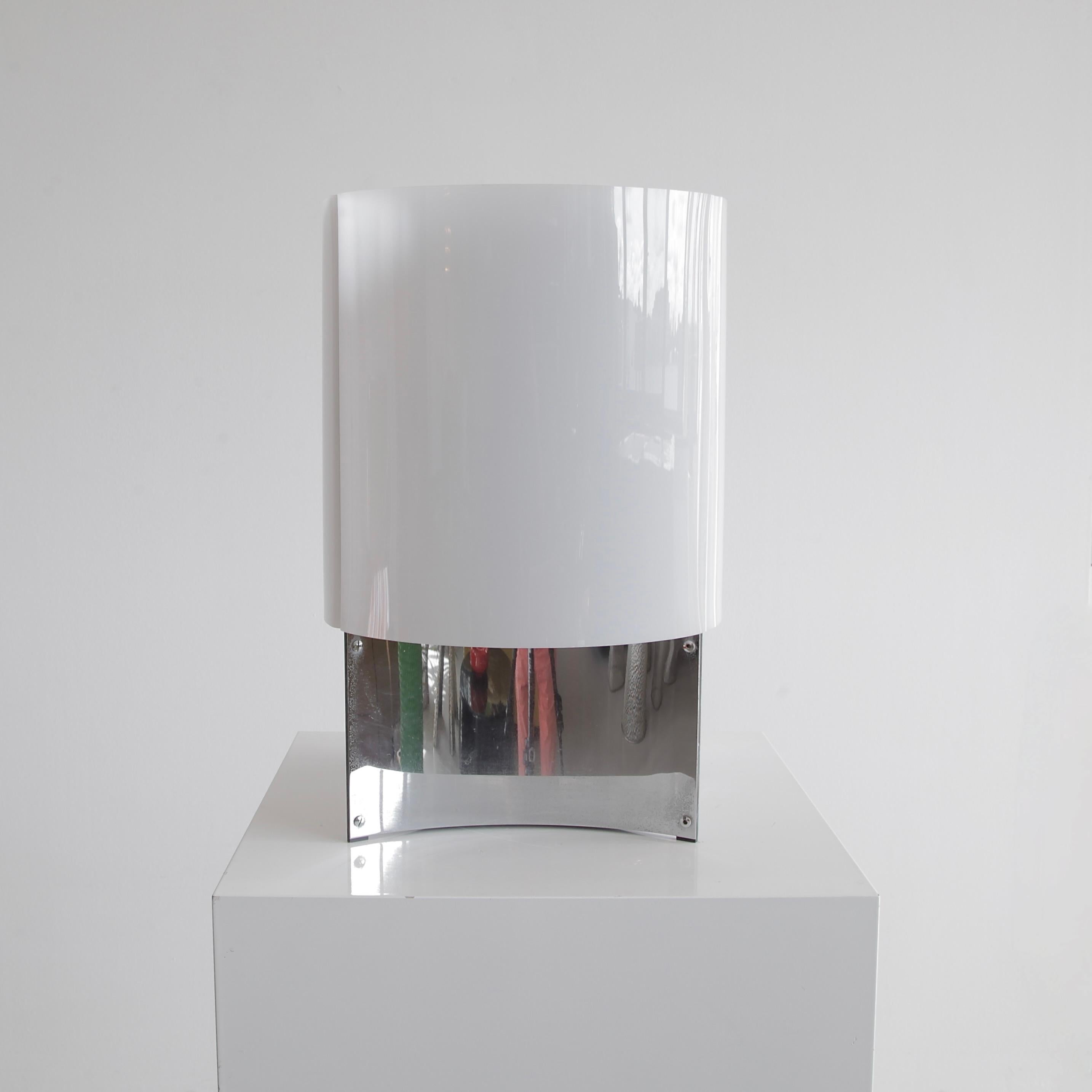 Table lamp 526, designed by Massimo Vignelli. Italy, Arteluce, 1965. In Good Condition For Sale In Berlin, Berlin