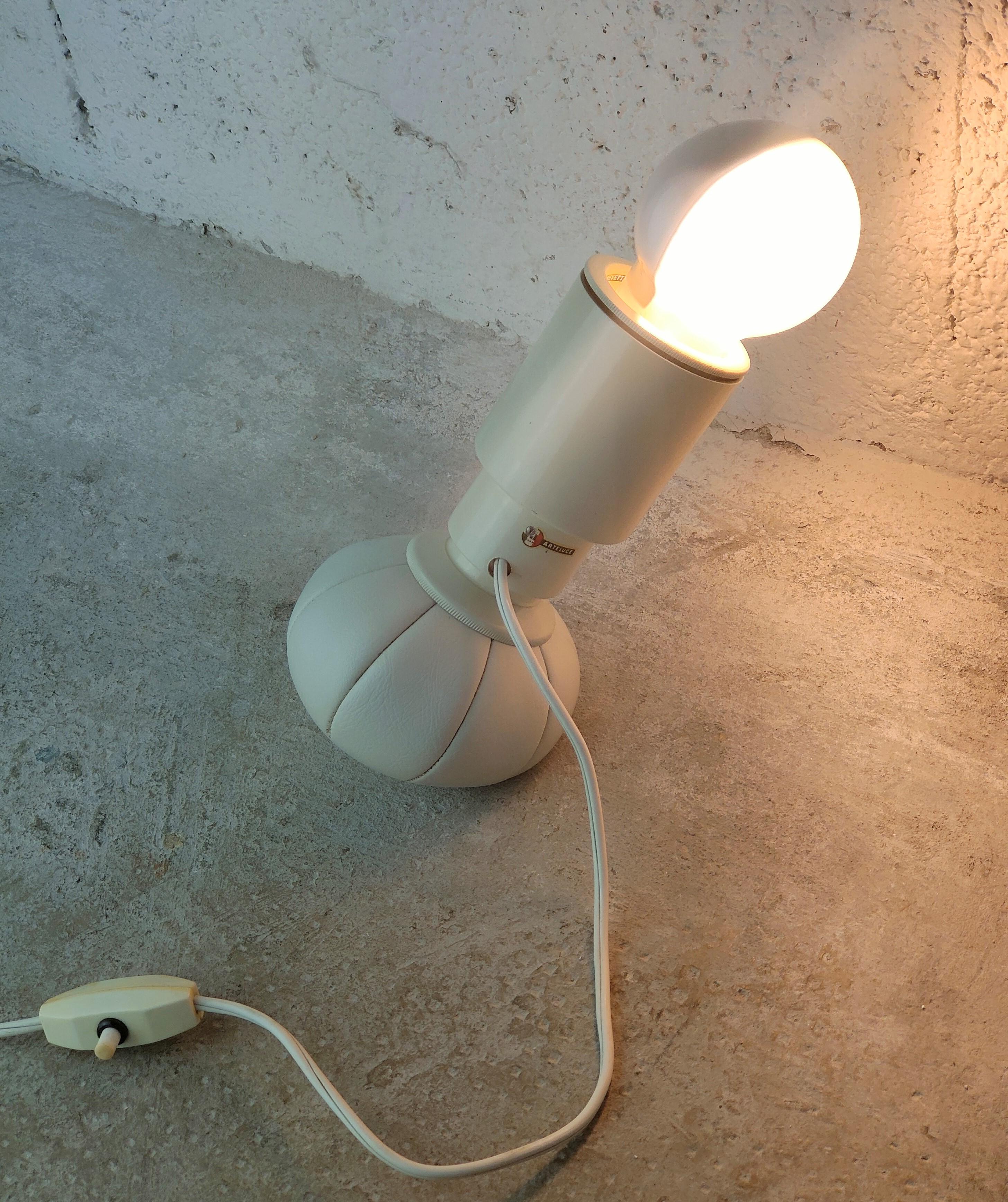 One of the first edition of the 600 c model designed by Gino Sarfatti and produced by Arteluce 1960s.
This exceptional lamp has weights at the bottom as if made with bean bags. 
The weights that resemble a ball, keep the lights in their place, but