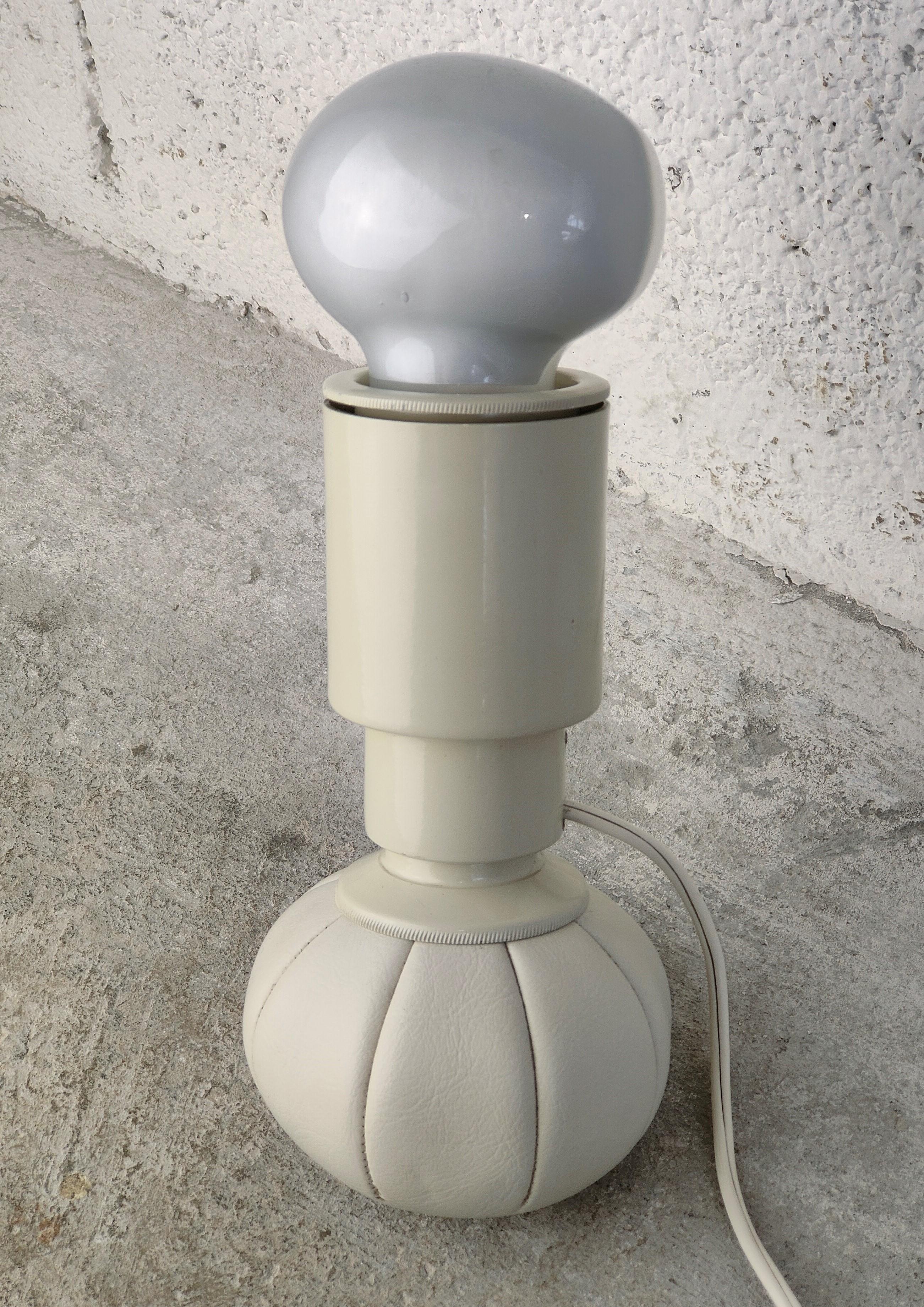 Mid-20th Century Table Lamp 600/C Model by Gino Sarfatti for Arteluce 60s For Sale