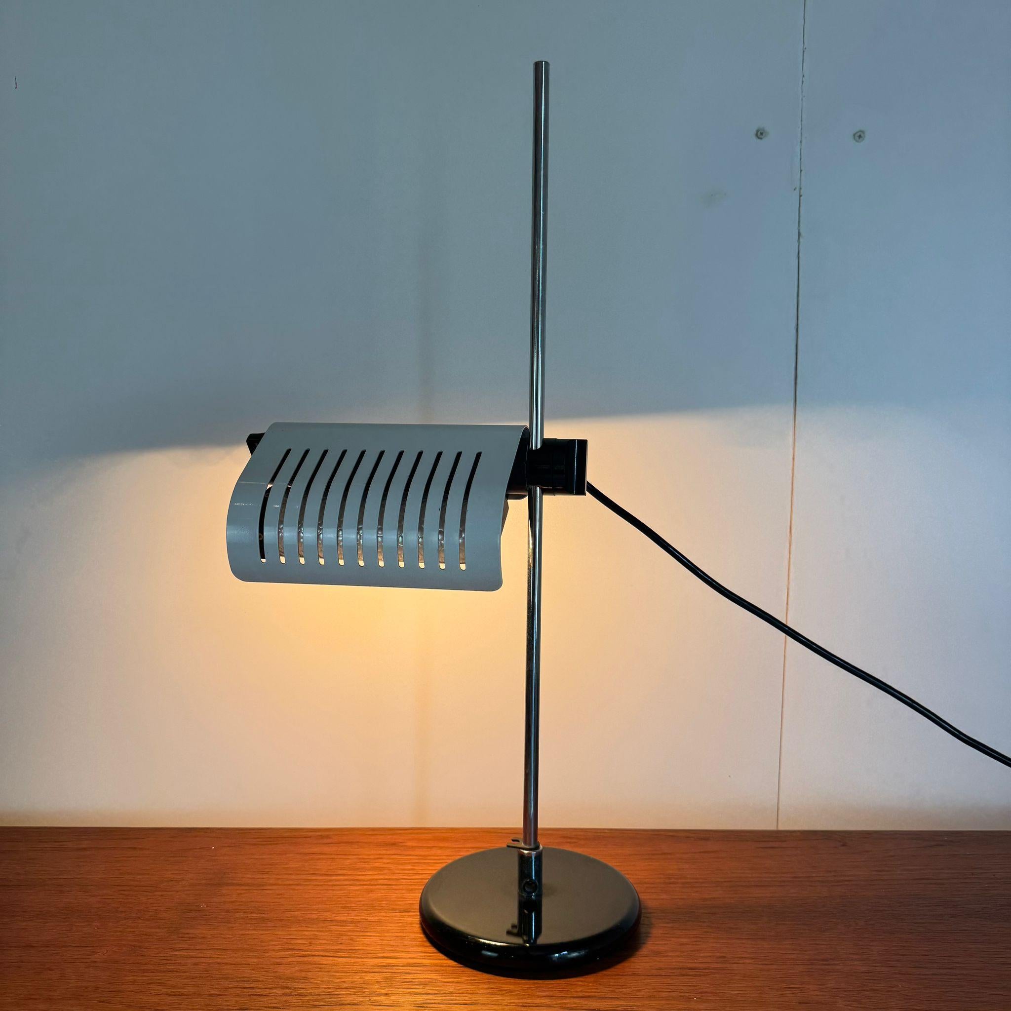 Table lamp 885/L Joe Colombo for Oluce, Italy 1970 im Zustand „Gut“ im Angebot in Torino, IT
